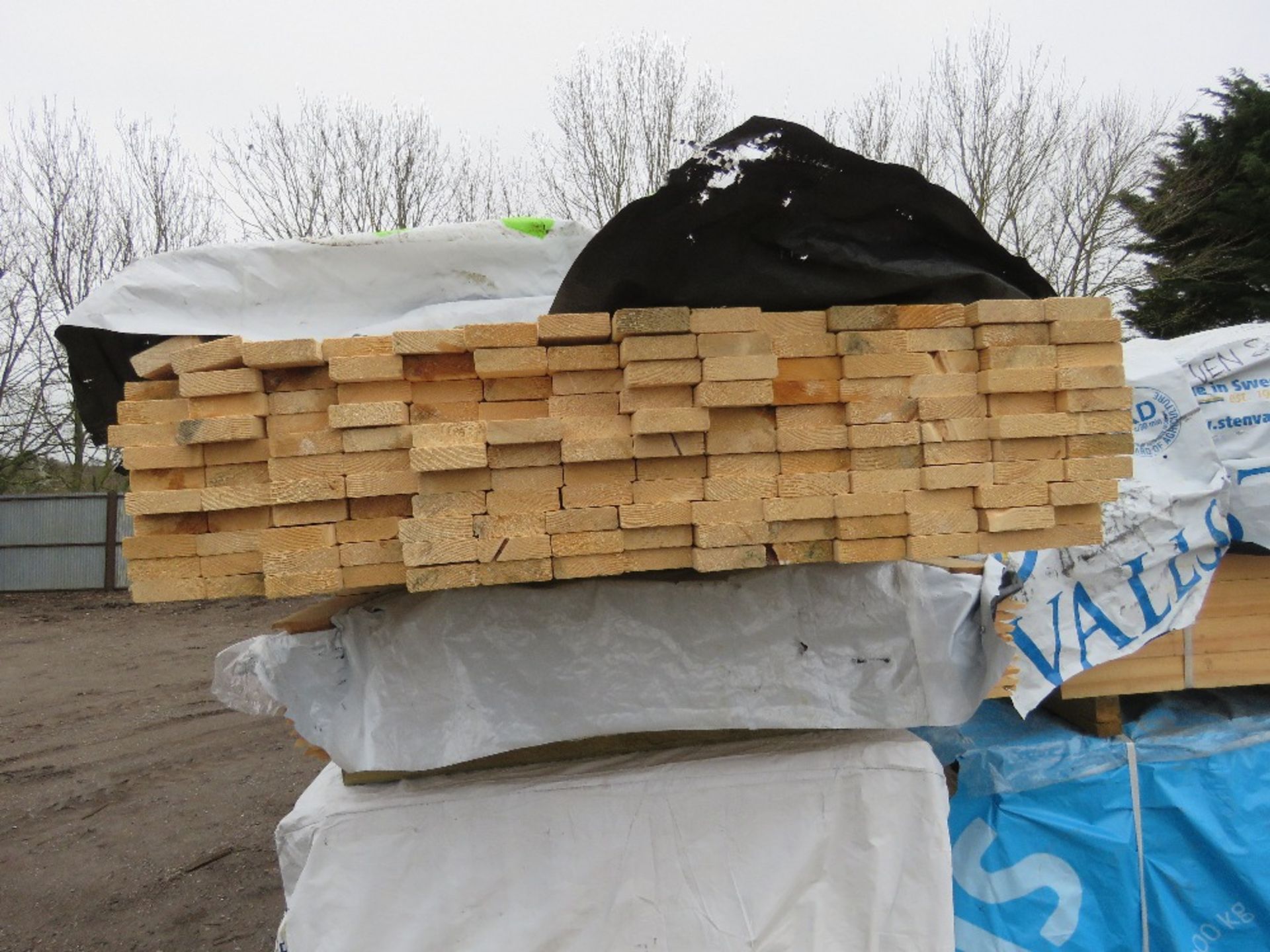 SMALL PACK OF UNTREATED TIMBER SLATS/BOARDS: 70MM X 20MM @2.3M LENGTH APPROX. - Image 2 of 3