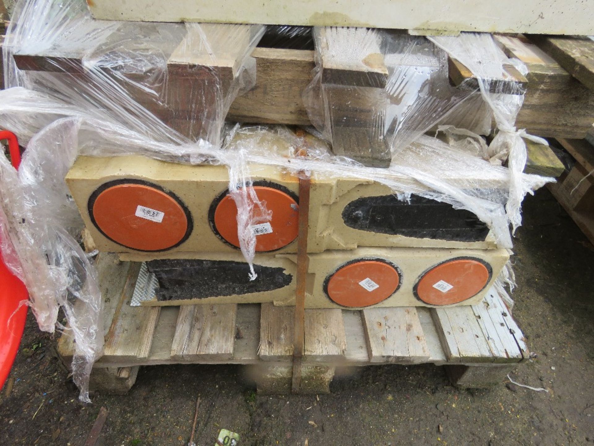 PALLET CONTAINING 4 X ACCO 900MM SUMP UNITS PLUS OTHER GULLEYS ETC - Image 3 of 8