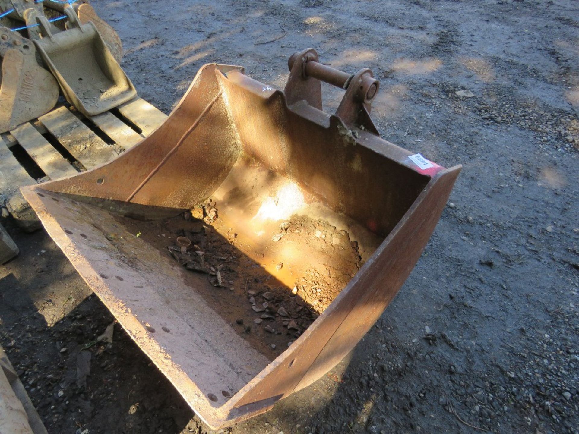 1NO EXCAVATOR BUCKET: 5FT GRADING ON 45MM PINS APPROX.