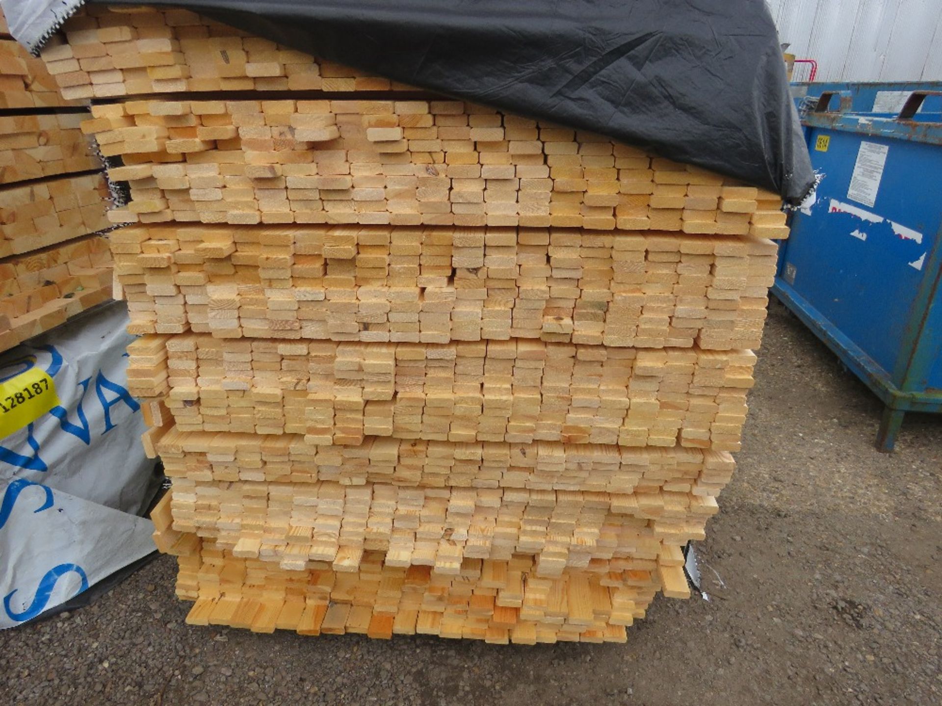 EXTRA LARGE PACK OF UNTREATED TIMBER VENETIAN FENCE CLADDING SLATS: 1.83M LENGTH X 45MM X 17MM APPRO