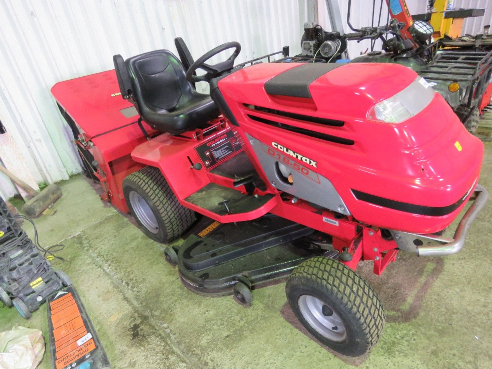 COUNTAX D1850 DIESEL ENGINED RIDE ON MOWER WITH REAR COLLECTOR AND ELECTRIC HEIGHT CONTROL. 292 REC - Image 2 of 10