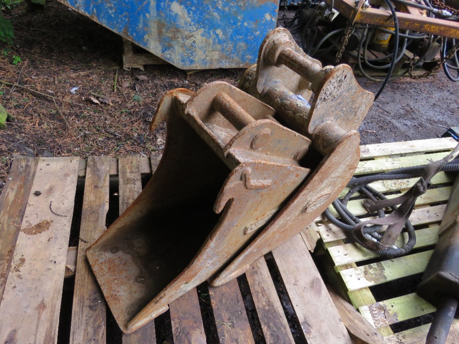 2 X EXCAVATOR BUCKETS ON 45MM PINS: 18" AND 12" WIDTH APPROX. - Image 2 of 3