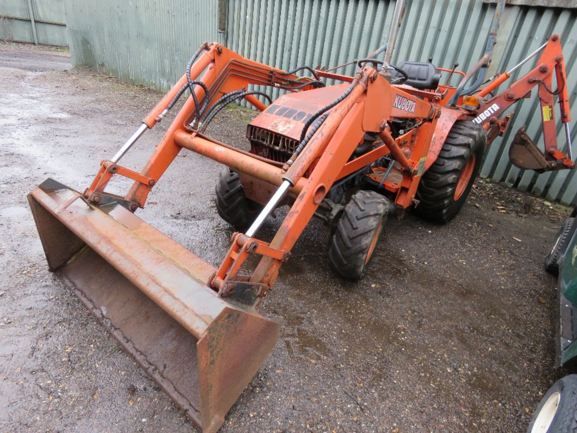 KUBOTA B20 4WD COMPACT LOADER TRACTOR WITH BACKHOE DIGGER. HYDRASTATIC DRIVE. 969 REC HOURS. WHEN TE - Image 2 of 13