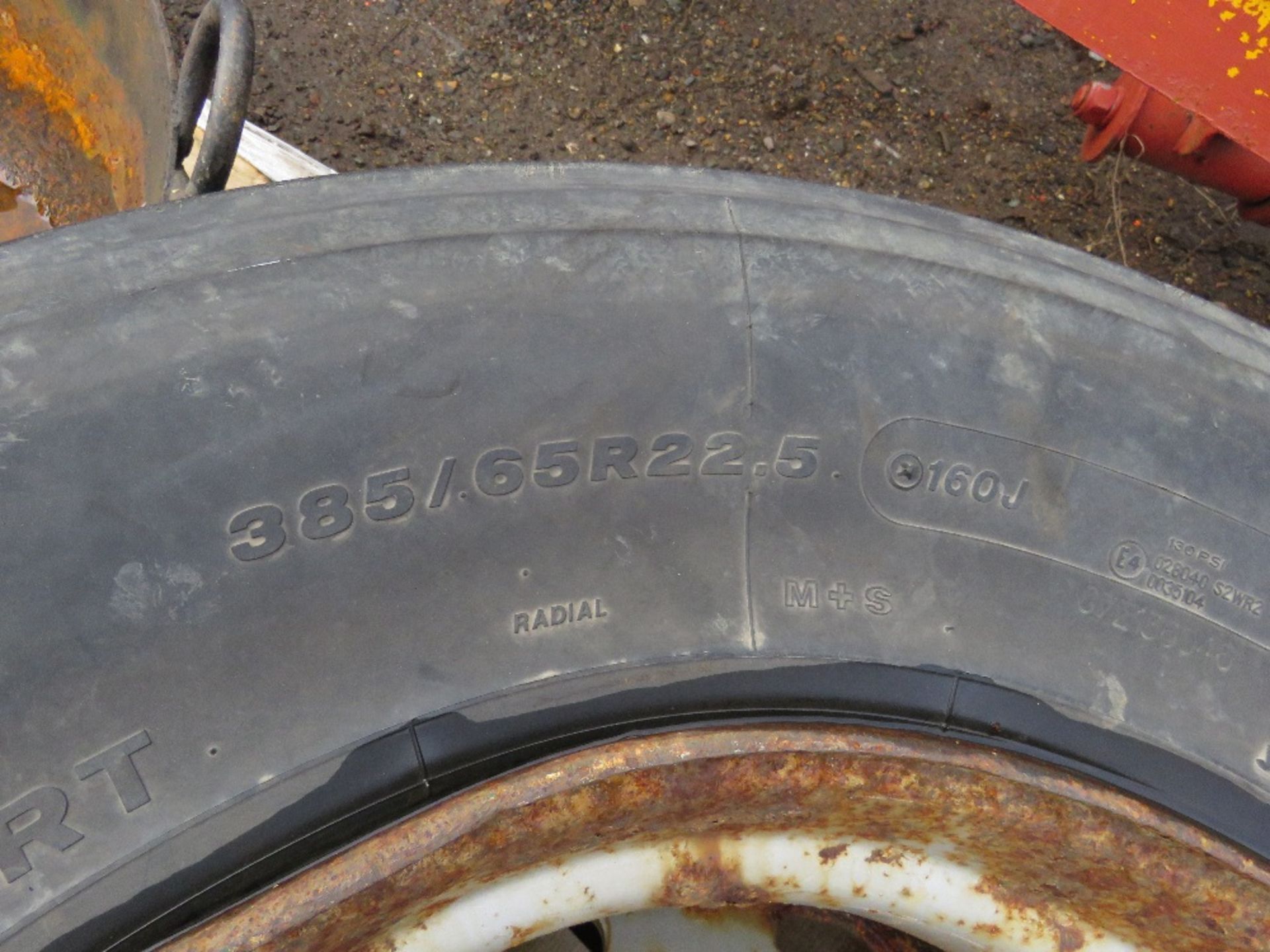 LORRY WHEEL AND TYRE 385/65-R22.5. THIS LOT IS SOLD UNDER THE AUCTIONEERS MARGIN SCHEME, THEREFO - Image 4 of 4