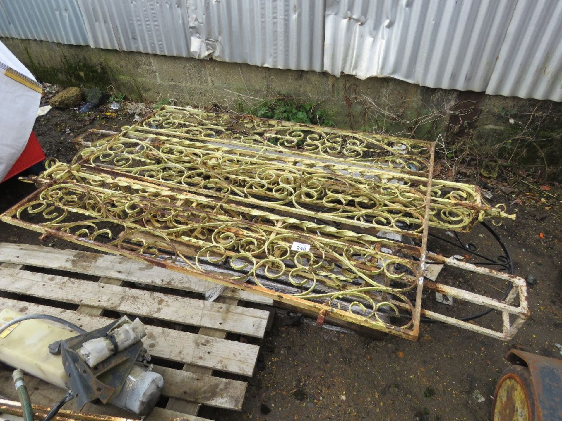 2 X METAL GARDEN GATES PLUS DECORATIVE POSTS. THIS LOT IS SOLD UNDER THE AUCTIONEERS MARGIN SCHEM