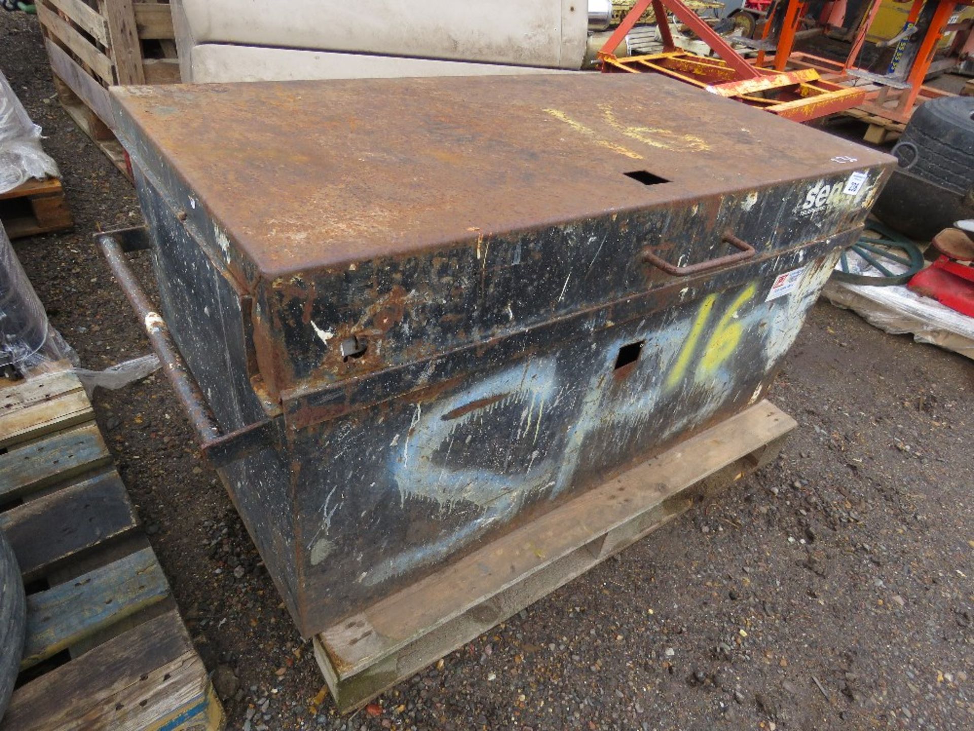 TOOL VAULT, UNLOCKED, NO KEYS. THIS LOT IS SOLD UNDER THE AUCTIONEERS MARGIN SCHEME, THEREFORE NO - Image 2 of 3