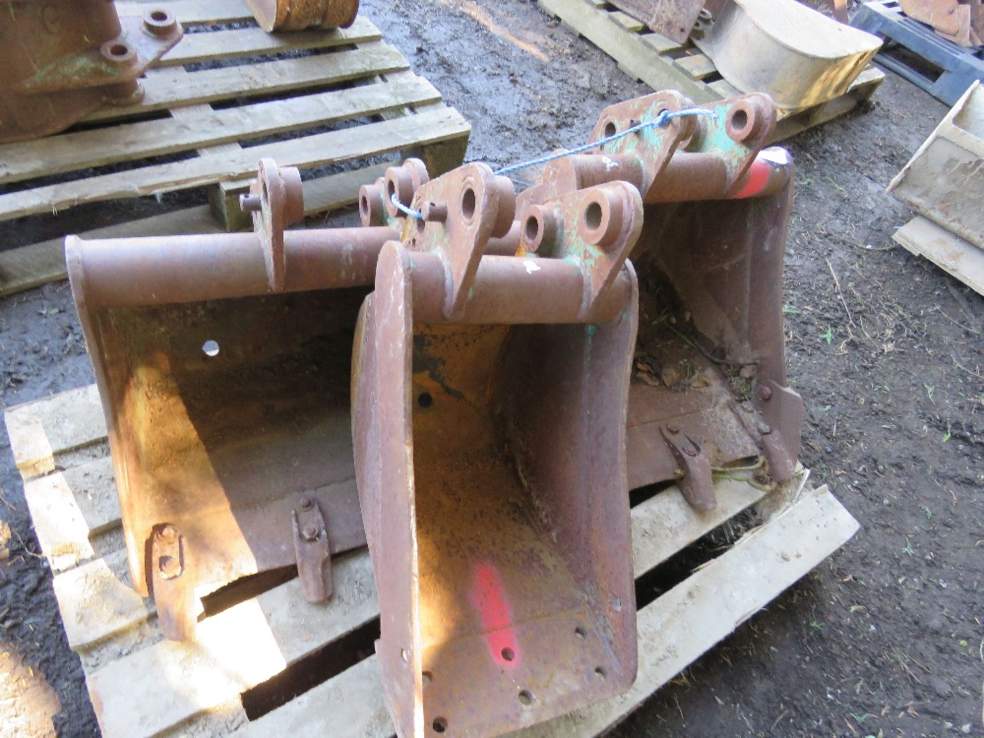 3NO EXCAVATOR BUCKETS: 18", 12", 24" ON 30MM PINS APPROX.