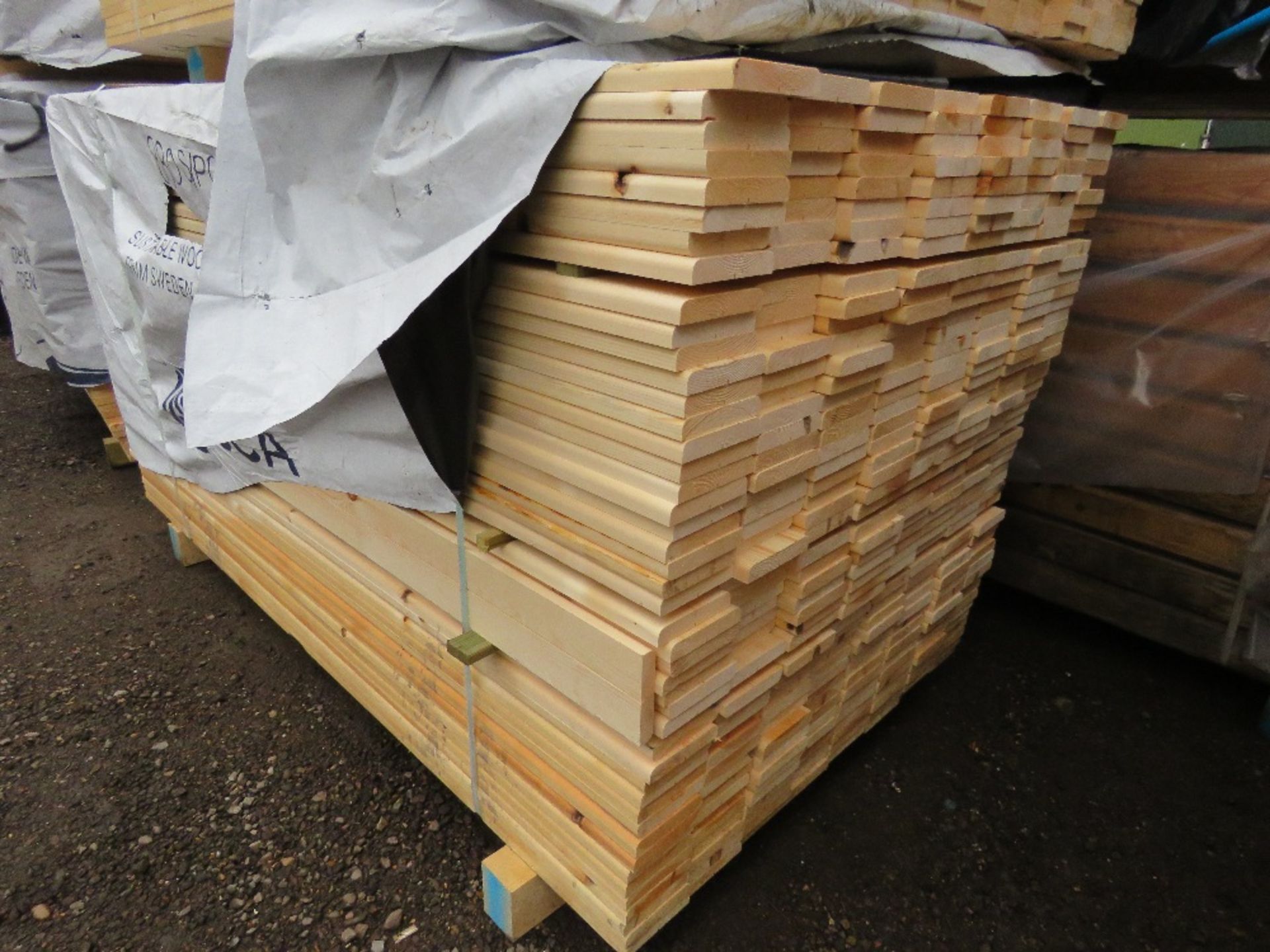 EXTRA LARGE PACK OF UNTREATED FENCE PANEL CAPPING TIMBER BOARDS:120MM X 20MM @ 1.88M LENGTH APPROX.
