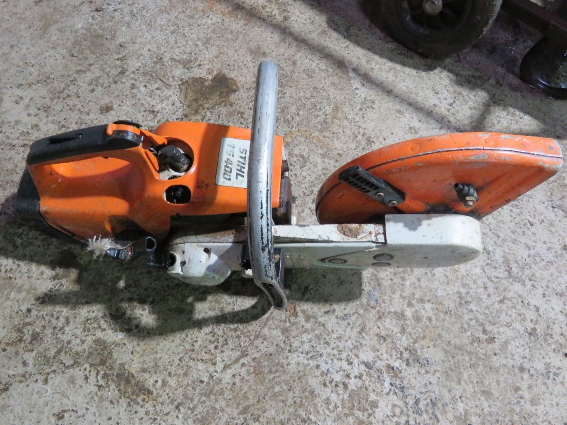 STIHL TS400 PETROL ENGINED CUT OFF SAW. THIS LOT IS SOLD UNDER THE AUCTIONEERS MARGIN SCHEME, THE - Image 2 of 3
