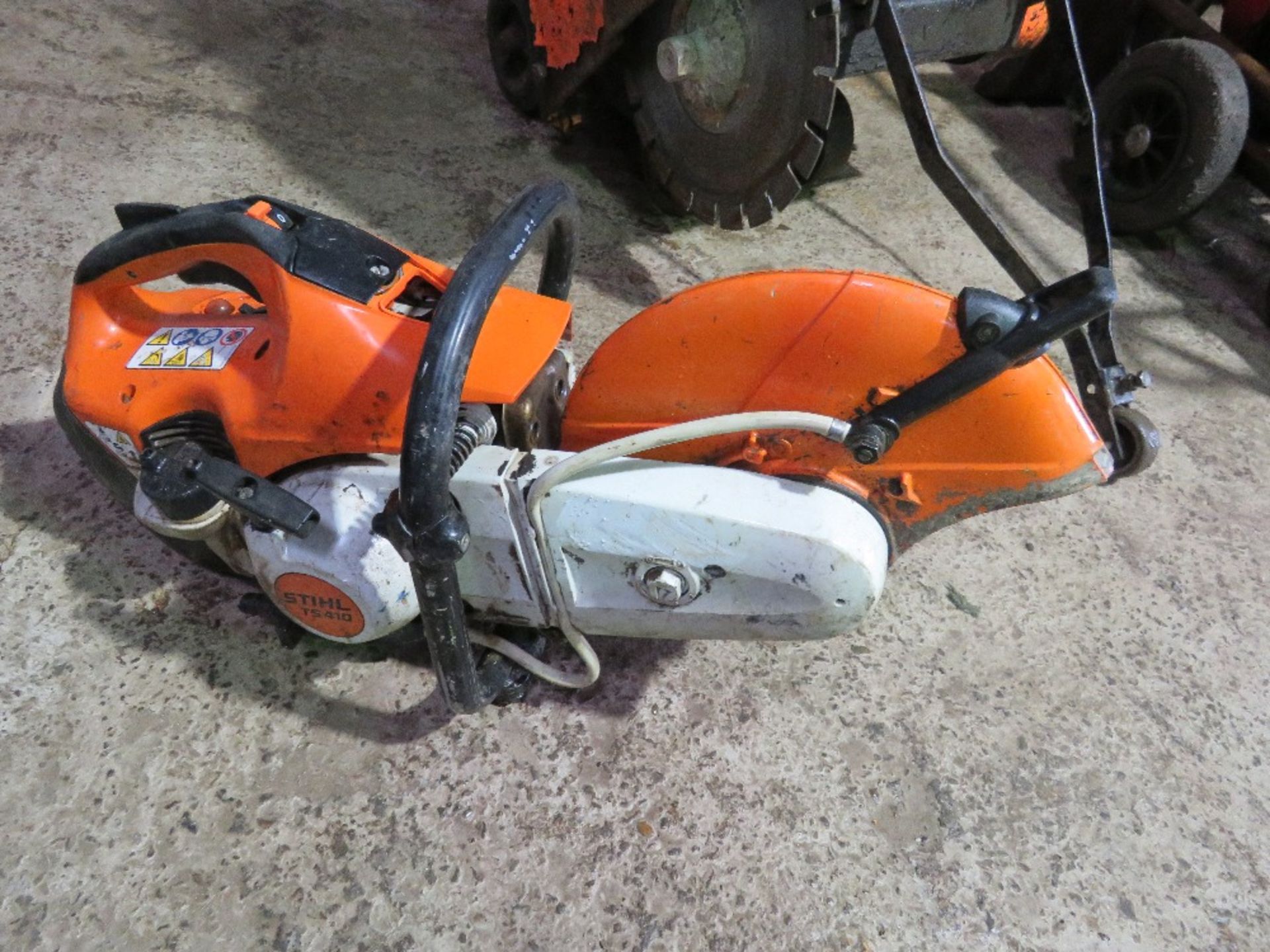 STIHL TS410 PETROL ENGINED CUT OFF SAW. THIS LOT IS SOLD UNDER THE AUCTIONEERS MARGIN SCHEME, THE - Image 2 of 4