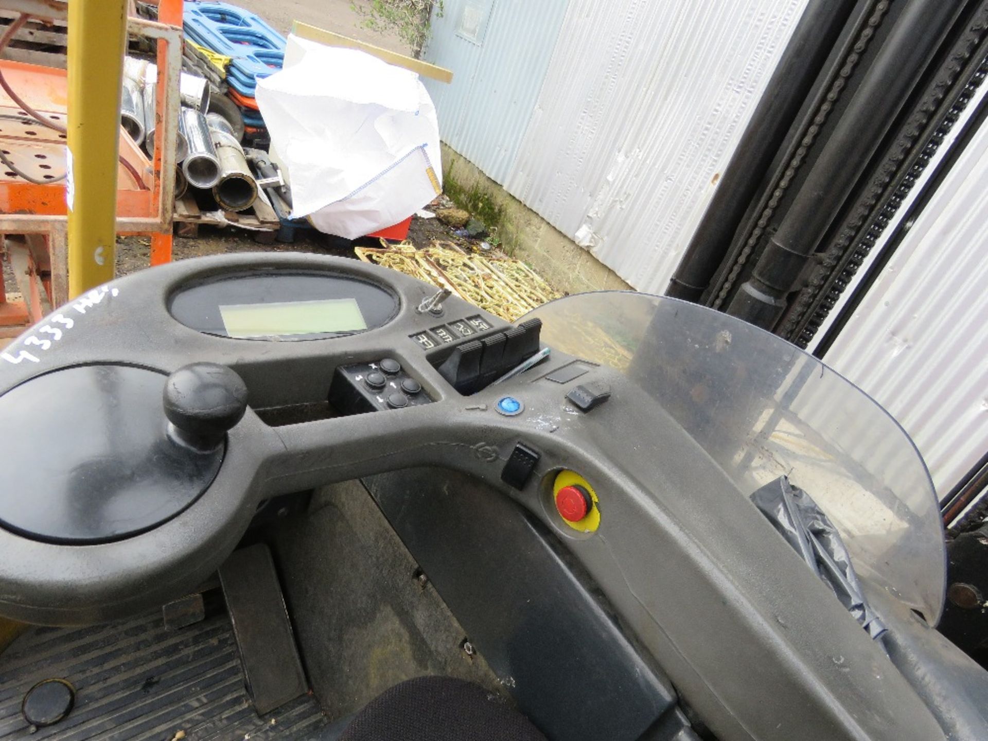 CAT BATTERY POWERED REACH TRUCK WITH CHARGER, DIRECT FROM COMPANY LIQUIDATION. SEEN TO LIFT AND LOW - Image 7 of 9