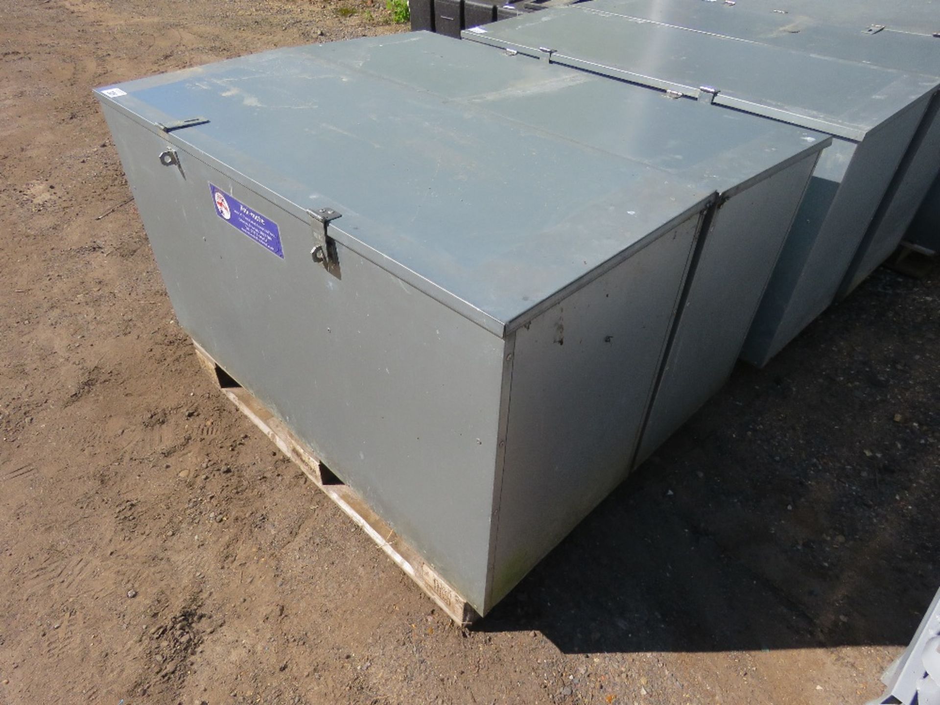 2 X ANIMATE MAKE LOCKABLE FEED STORAGE BINS: 130CM WIDE X 70CM HEIGHT X 52CM DEPTH APPROX. PREVIOUS - Image 2 of 5