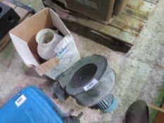 2 X EXTRACTOR FANS. THIS LOT IS SOLD UNDER THE AUCTIONEERS MARGIN SCHEME, THEREFORE NO VAT WILL BE
