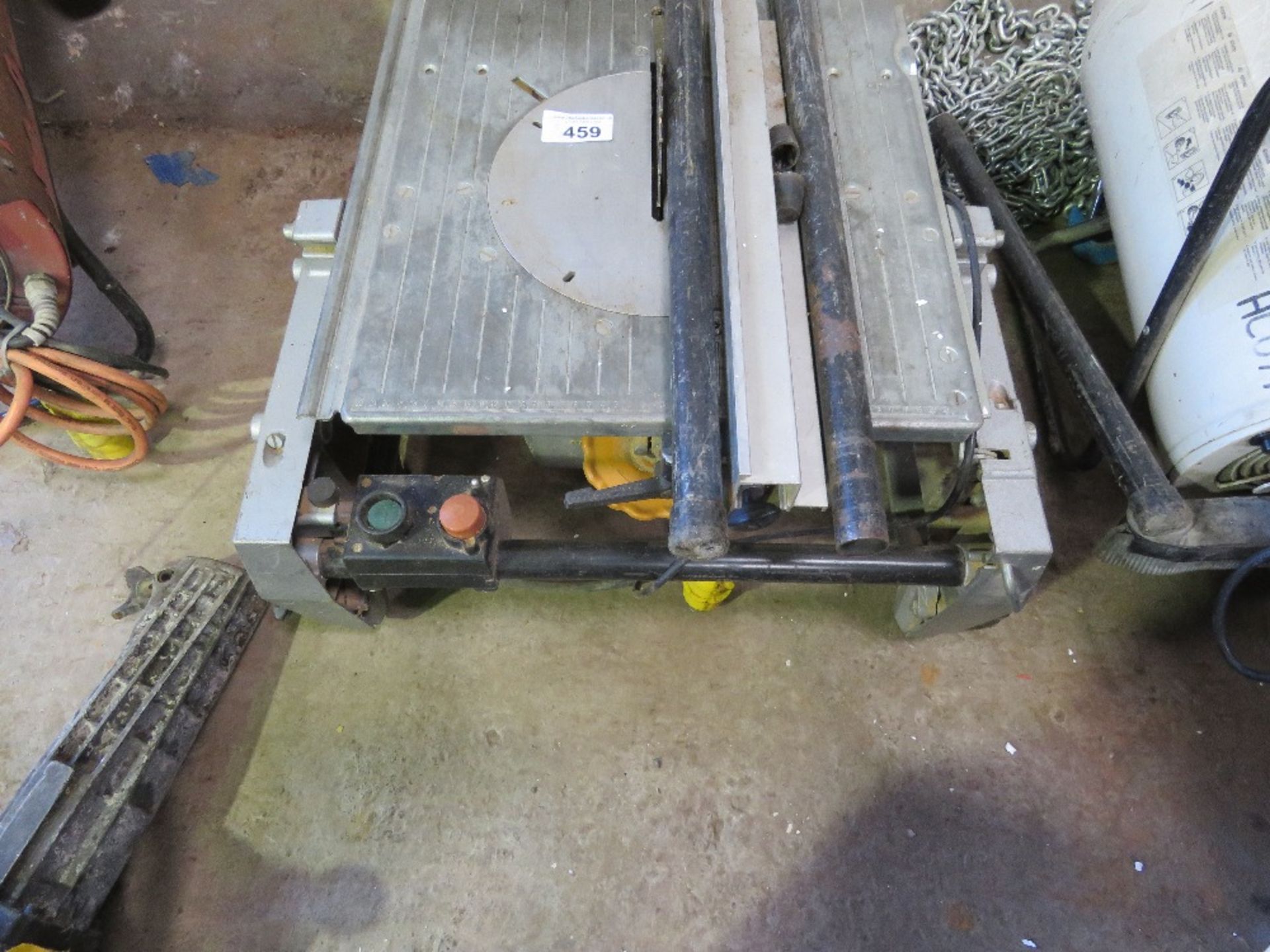 ELU 110VOLT SAWBENCH WITH LEGS. THIS LOT IS SOLD UNDER THE AUCTIONEERS MARGIN SCHEME, THEREFORE N