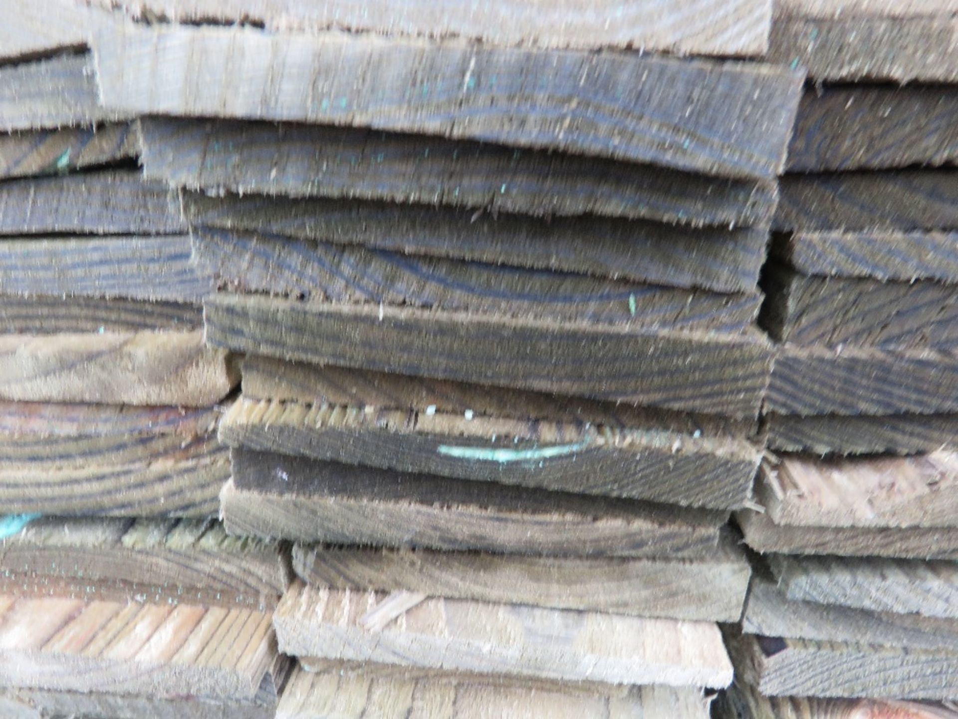 PACK OF PRESSURE TREATED FEATHER EDGE TYPE TIMBER CLADDING BOARDS: 1.50M LENGTH X 100MM WIDTH APPROX - Image 3 of 3