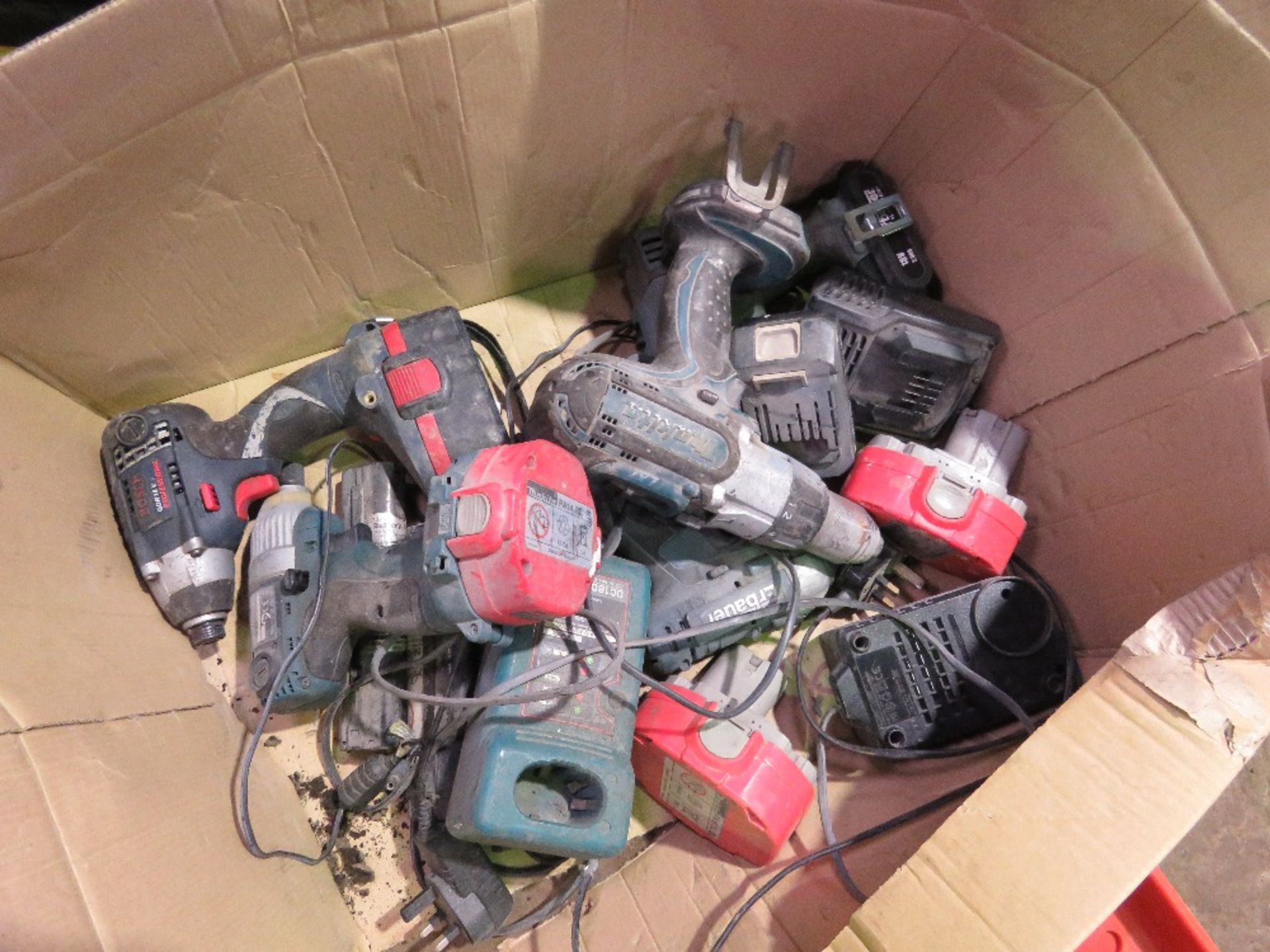 BOX OF ASSORTED MAKITA POWER TOOLS. THIS LOT IS SOLD UNDER THE AUCTIONEERS MARGIN SCHEME, THEREFO - Image 3 of 5