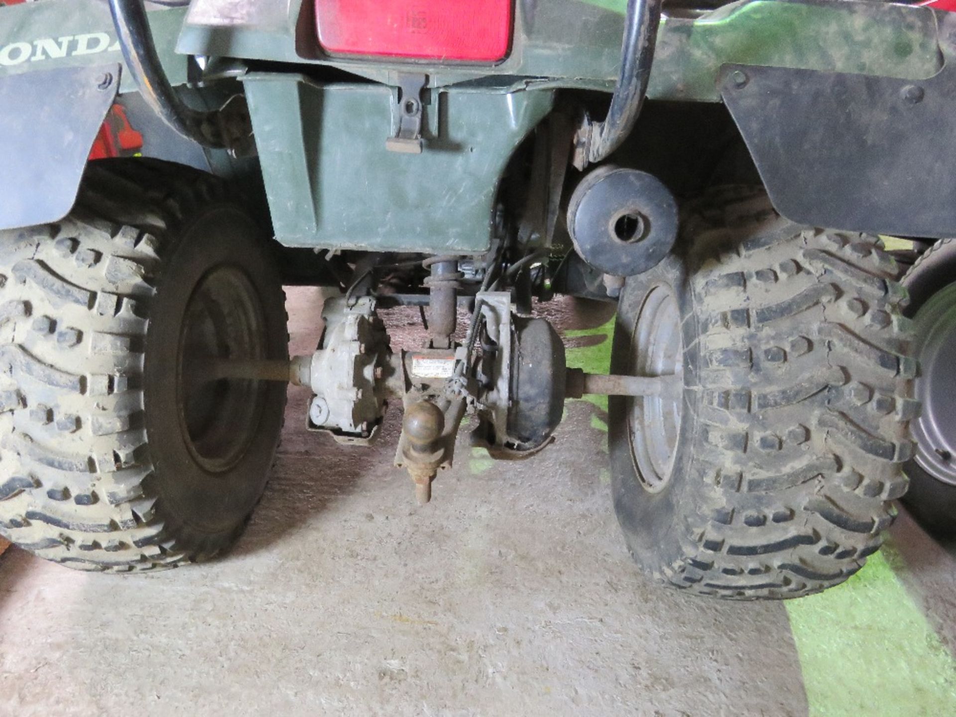 HONDA FOURTRAX 300 PETROL QUAD BIKE, 4WD. WHEN TESTED WAS SEEN TO TURN OVER BUT NOT STARTING...PRES - Image 7 of 10