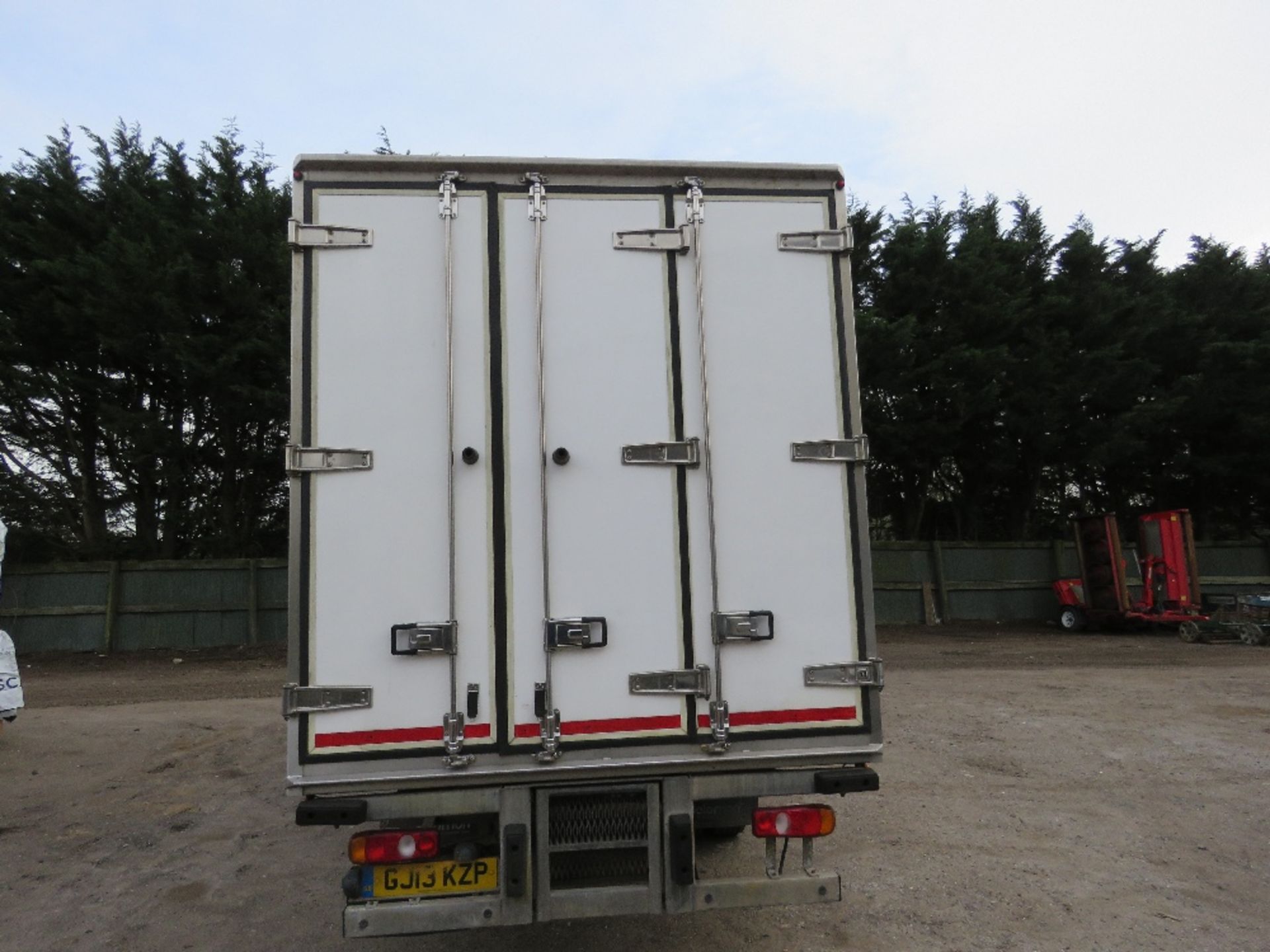 MITSUBISHI FUSO CANTER 7C15 FRIDGE LORRY REG: GJ13 KZP. 271,262 REC KMS. CARRIER FRIDGE UNIT. 17FT L - Image 6 of 16