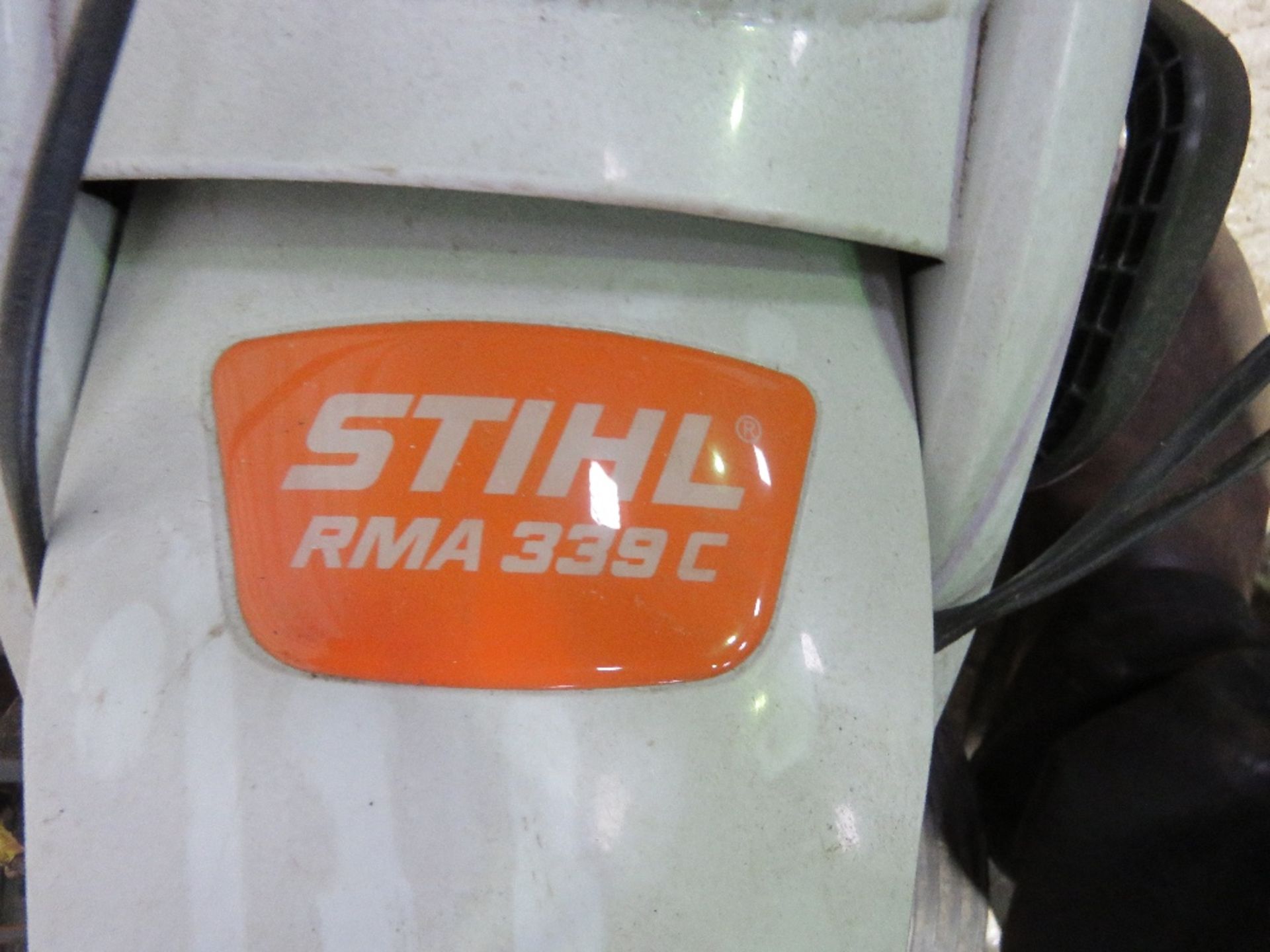 STIHL BATTERY POWERED RMA339C MOWER PLUS A HSA56 BATTERY POWERED HEDGE TRIMMER: WITH ONE BATTERY AND - Image 9 of 11