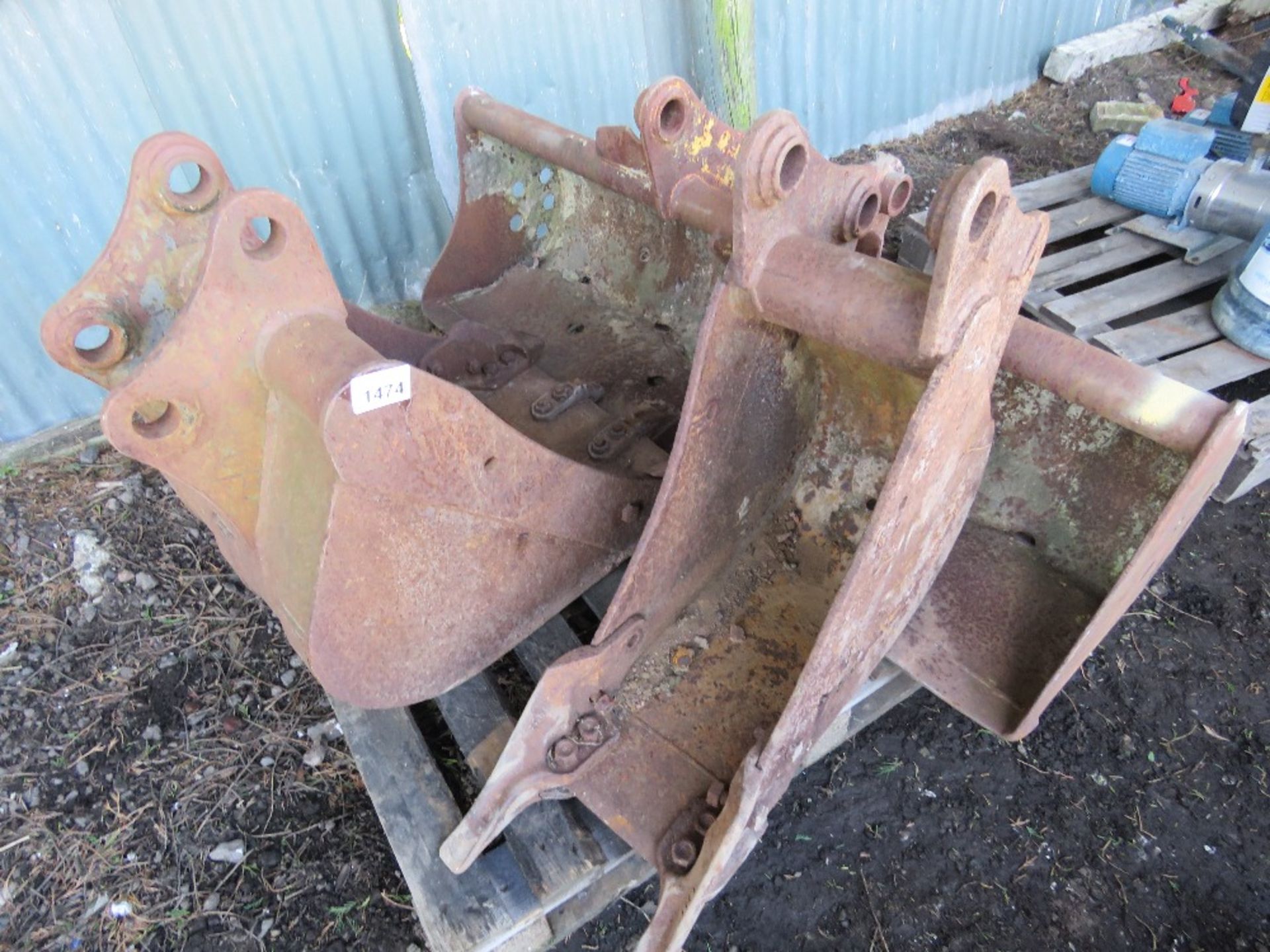 3NO EXCAVATOR BUCKETS: 5FT GRADING, 24", 12" ON 45MM PINS APPROX.