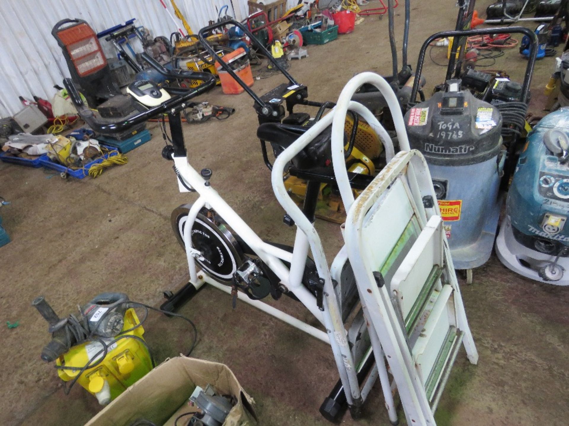 3NO MINI STEP LADDERS PLUS A FITNESS BIKE. THIS LOT IS SOLD UNDER THE AUCTIONEERS MARGIN SCHEME, T - Image 6 of 9