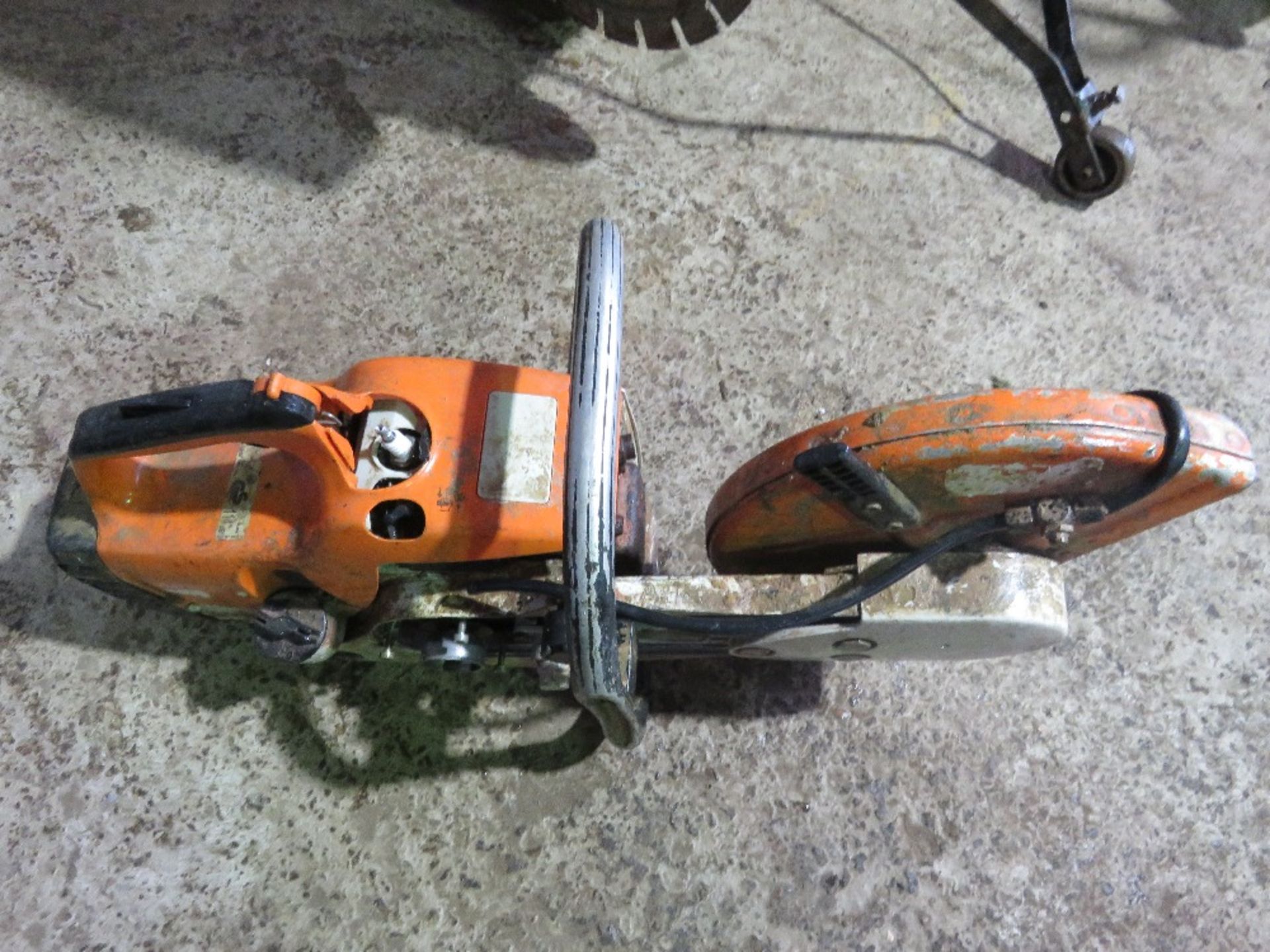 STIHL TS400 PETROL ENGINED CUT OFF SAW. THIS LOT IS SOLD UNDER THE AUCTIONEERS MARGIN SCHEME, THE - Image 2 of 2