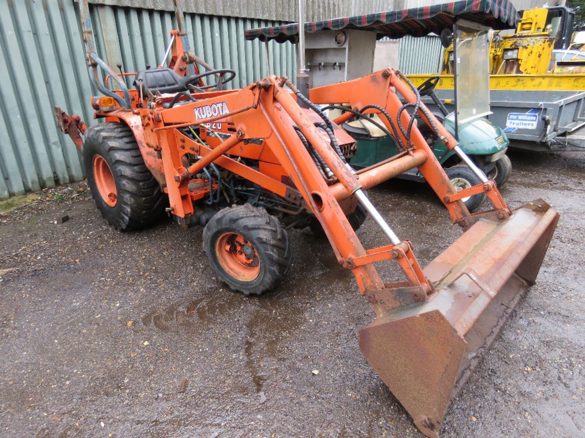 KUBOTA B20 4WD COMPACT LOADER TRACTOR WITH BACKHOE DIGGER. HYDRASTATIC DRIVE. 969 REC HOURS. WHEN TE