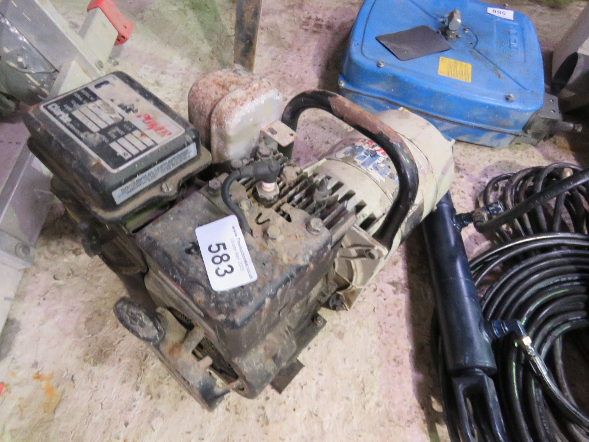 CLARKE 3HP POWERED PETROL ENGINED GENERATOR. THIS LOT IS SOLD UNDER THE AUCTIONEERS MARGIN SCHEME, - Image 2 of 4