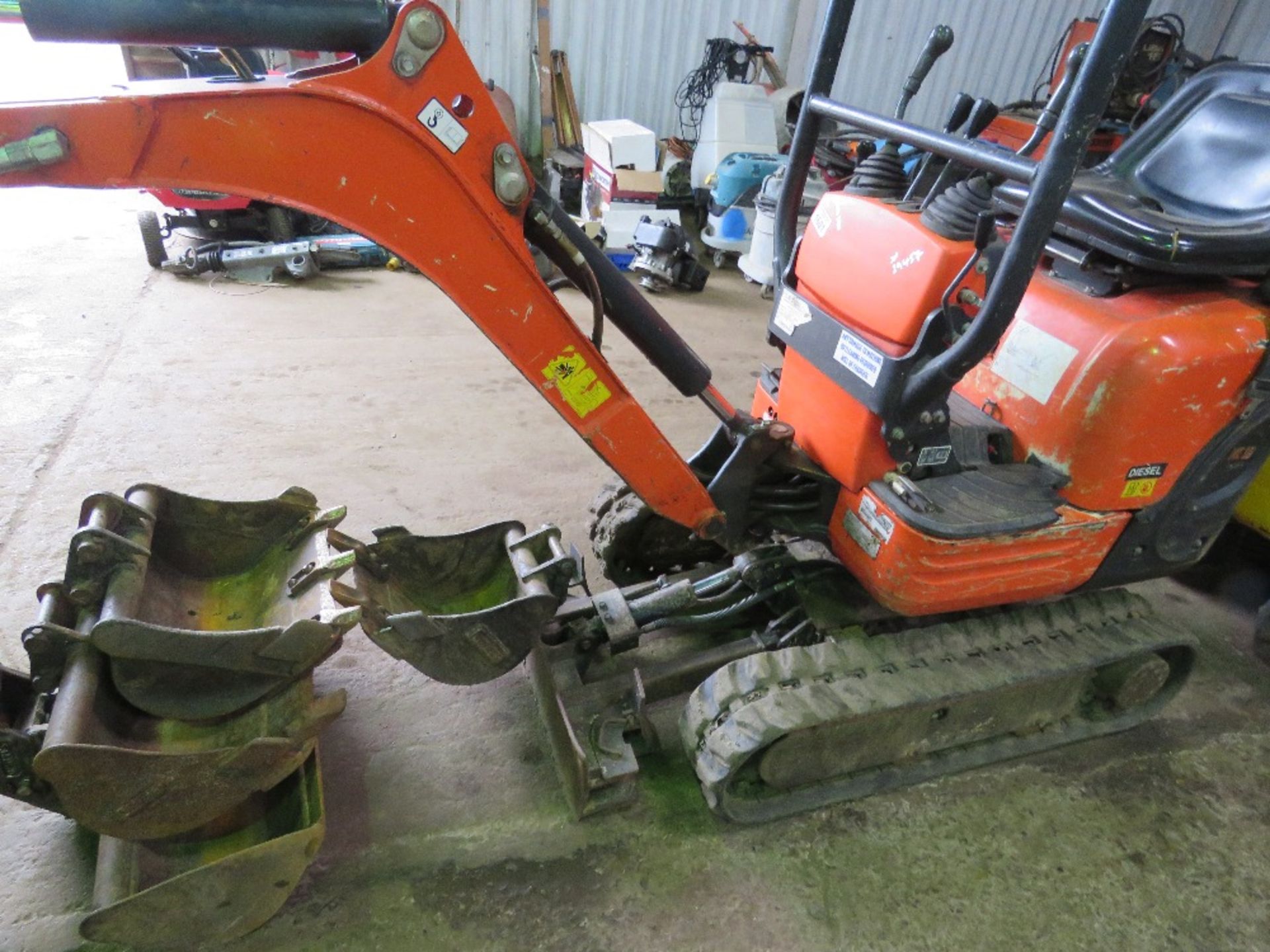 KUBOTA K008-3 MICRO EXCAVATOR YEAR 2017. 4NO BUCKETS, 2004 REC HOURS. SN:29457. WHEN TESTED WAS SEE - Image 3 of 6
