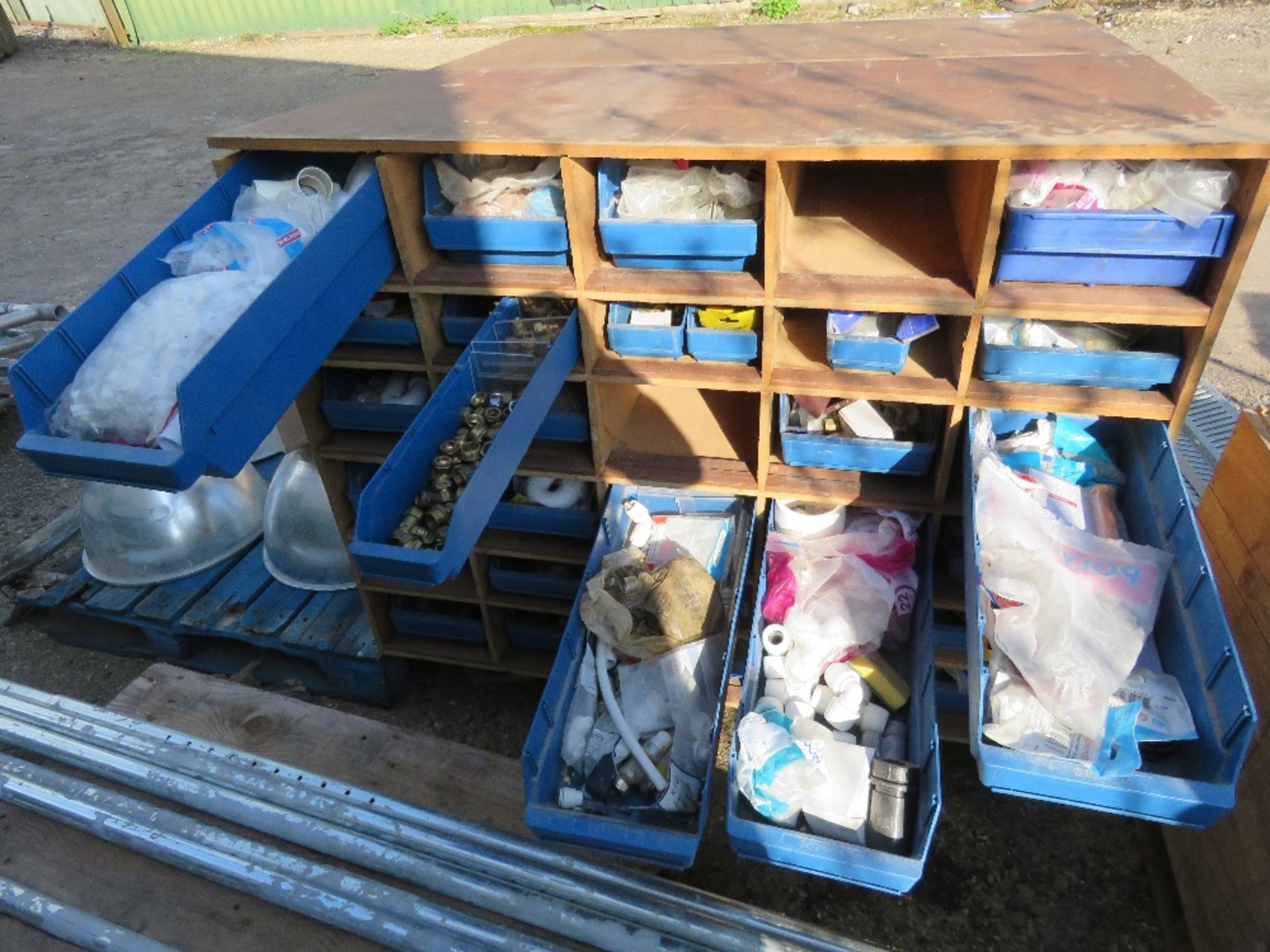 2 X HEAVY DUTY DEEP DRAWER RACKS FULL OF PLUMBING FITTINGS. THIS LOT IS SOLD UNDER THE AUCTIONEER - Image 3 of 6
