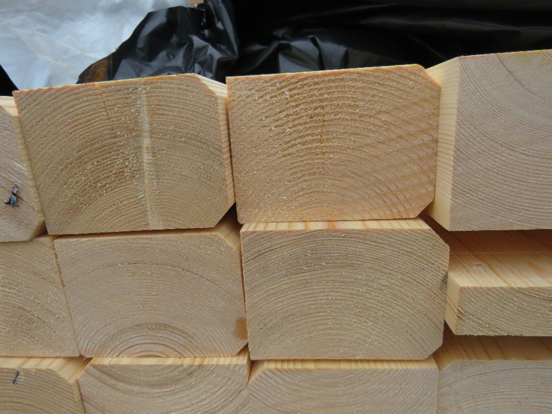 PACK OF 18NO UNTREATED TIMBER POSTS: 100MM X 70MM @ 1.45M LENGTH APPROX. - Image 3 of 3