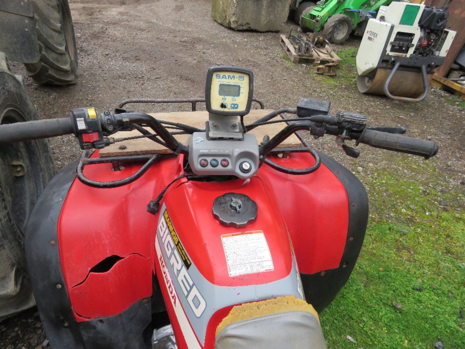 HONDA BIG RED 4WD PETROL ENGINED QUAD BIKE. WHEN TESTED WAS SEEN TO DRIVE, STEER AND BRAKE SOURCED F - Image 7 of 9