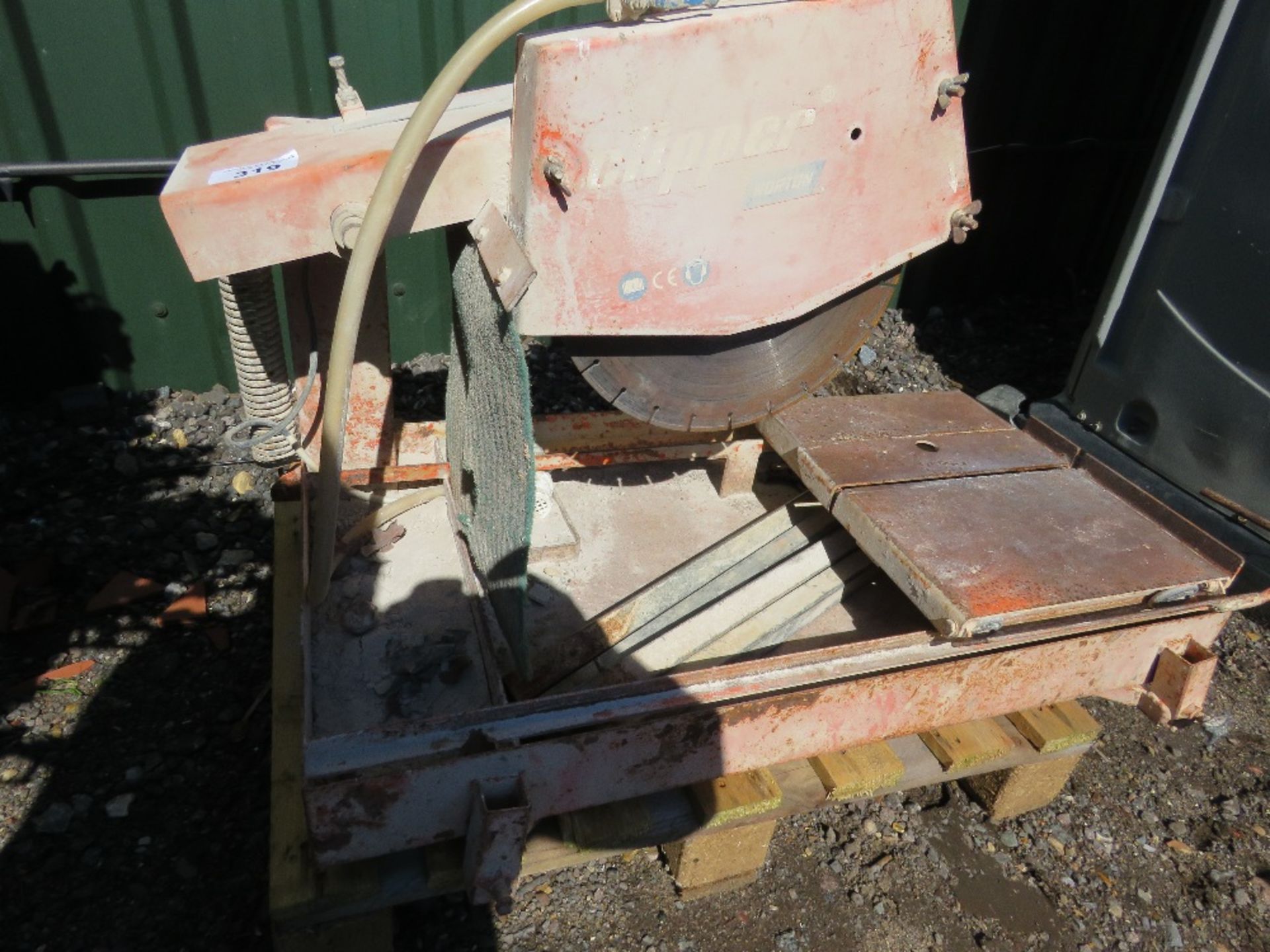 CLIPPER 110VOLT SLAB CUTTING SAWBENCH WITH LEGS. THIS LOT IS SOLD UNDER THE AUCTIONEERS MARGIN SC - Image 3 of 5