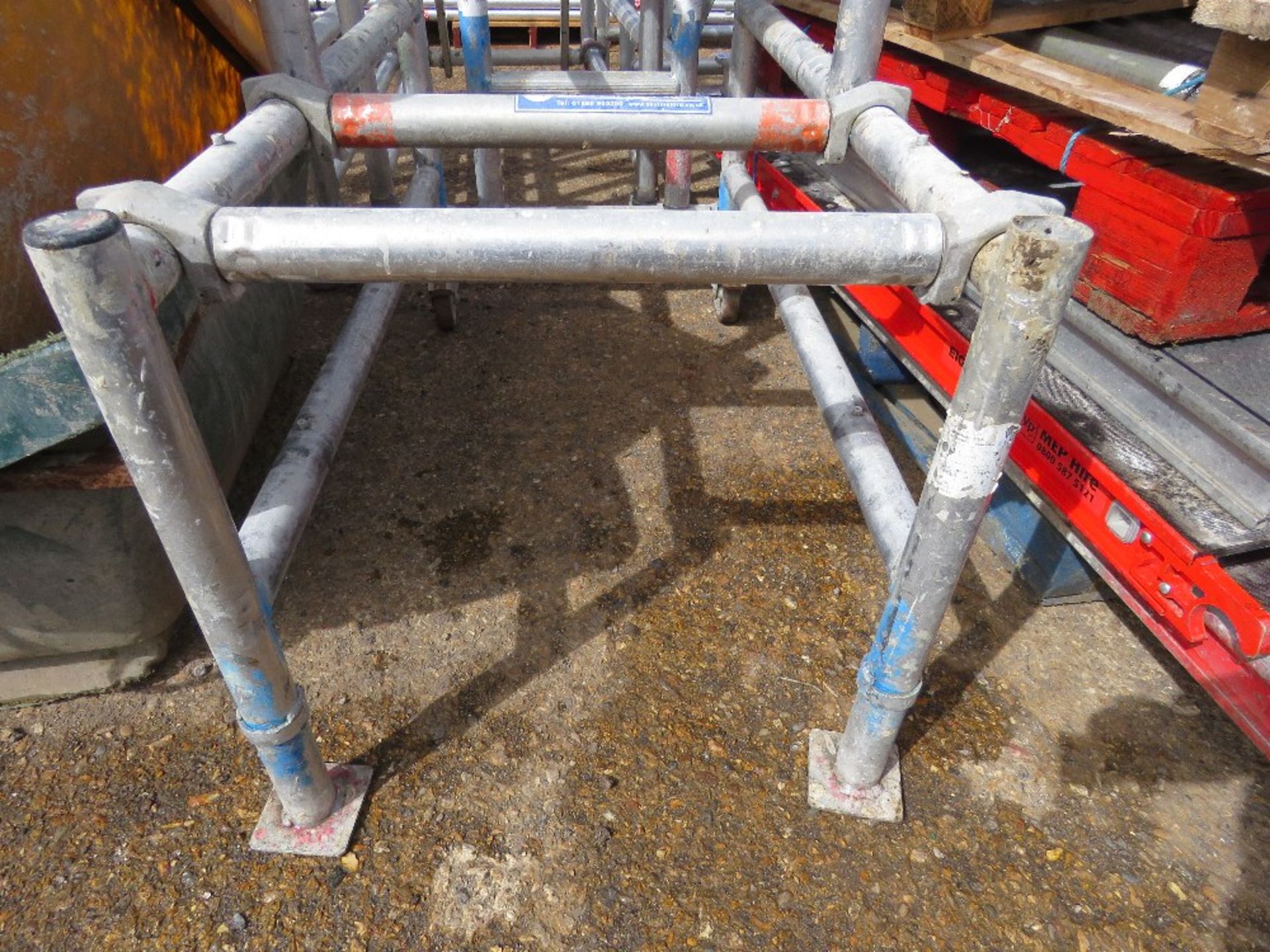 ALUMINIUM PODIUM UNIT WITH PLATFORM AND STEPS. THIS LOT IS SOLD UNDER THE AUCTIONEERS MARGIN SCHE - Image 3 of 4