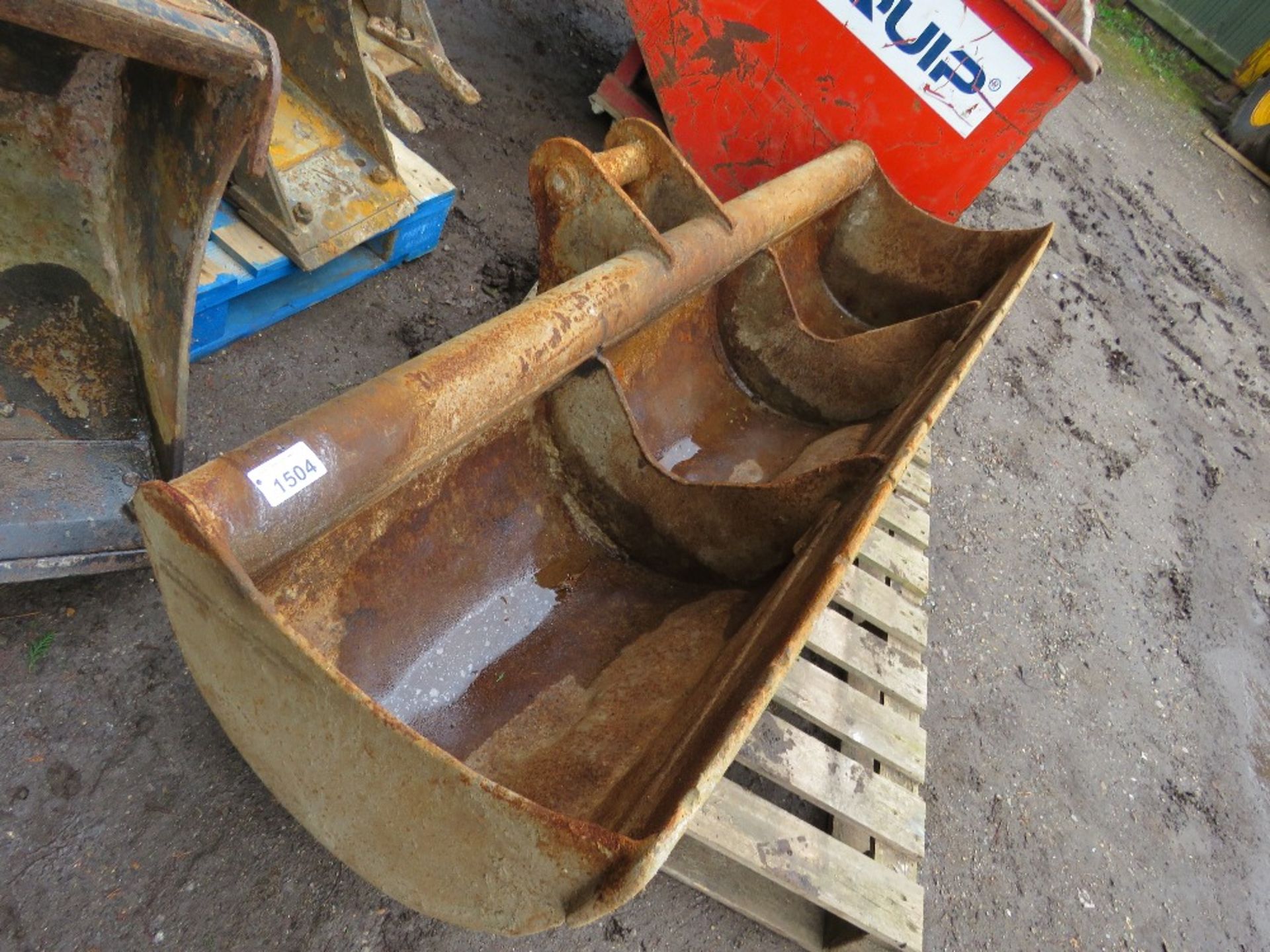 EXCAVATOR GRADING BUCKET, 6FT WIDTH ON 60MM PINS.