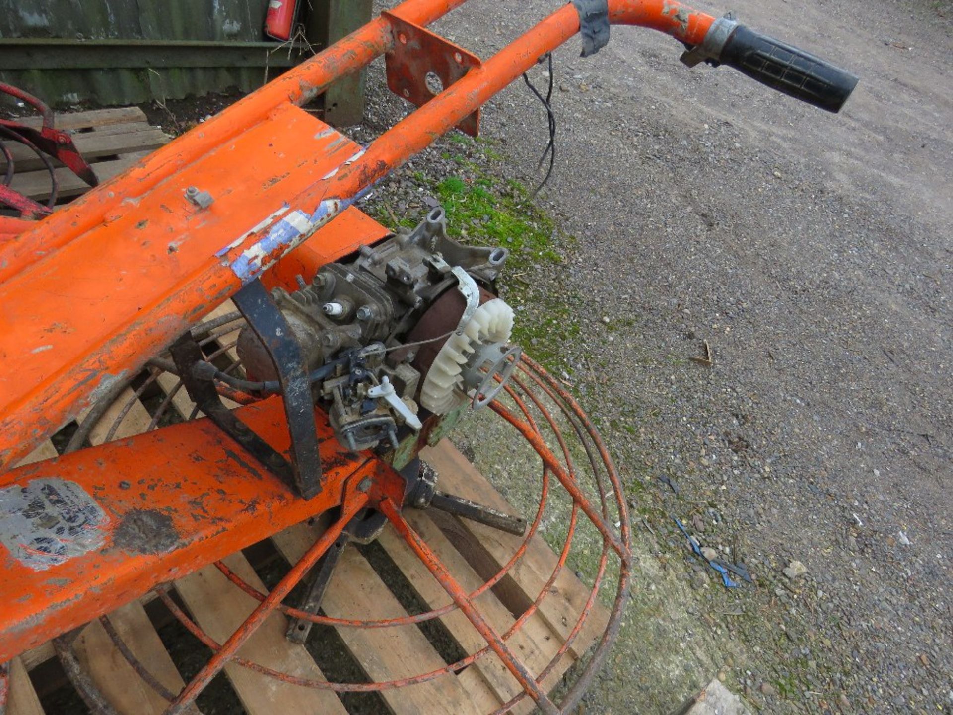 PALLET CONTAINING 2 X CLIPPER CONCRETE POWER FLOATS FOR SPARES/REPAIR. - Image 6 of 6