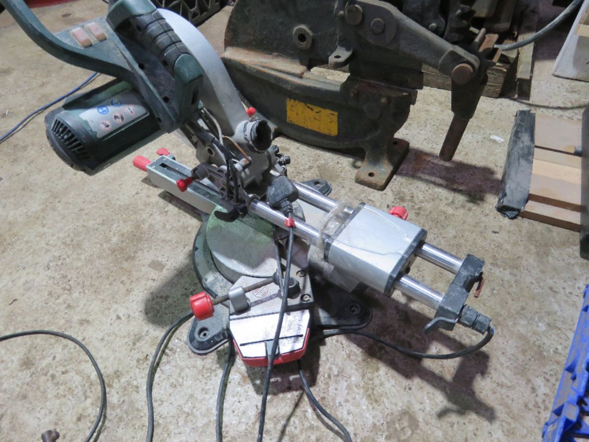 MITRE SAW, 240VOLT POWERED. THIS LOT IS SOLD UNDER THE AUCTIONEERS MARGIN SCHEME, THEREFORE NO VAT - Image 3 of 3