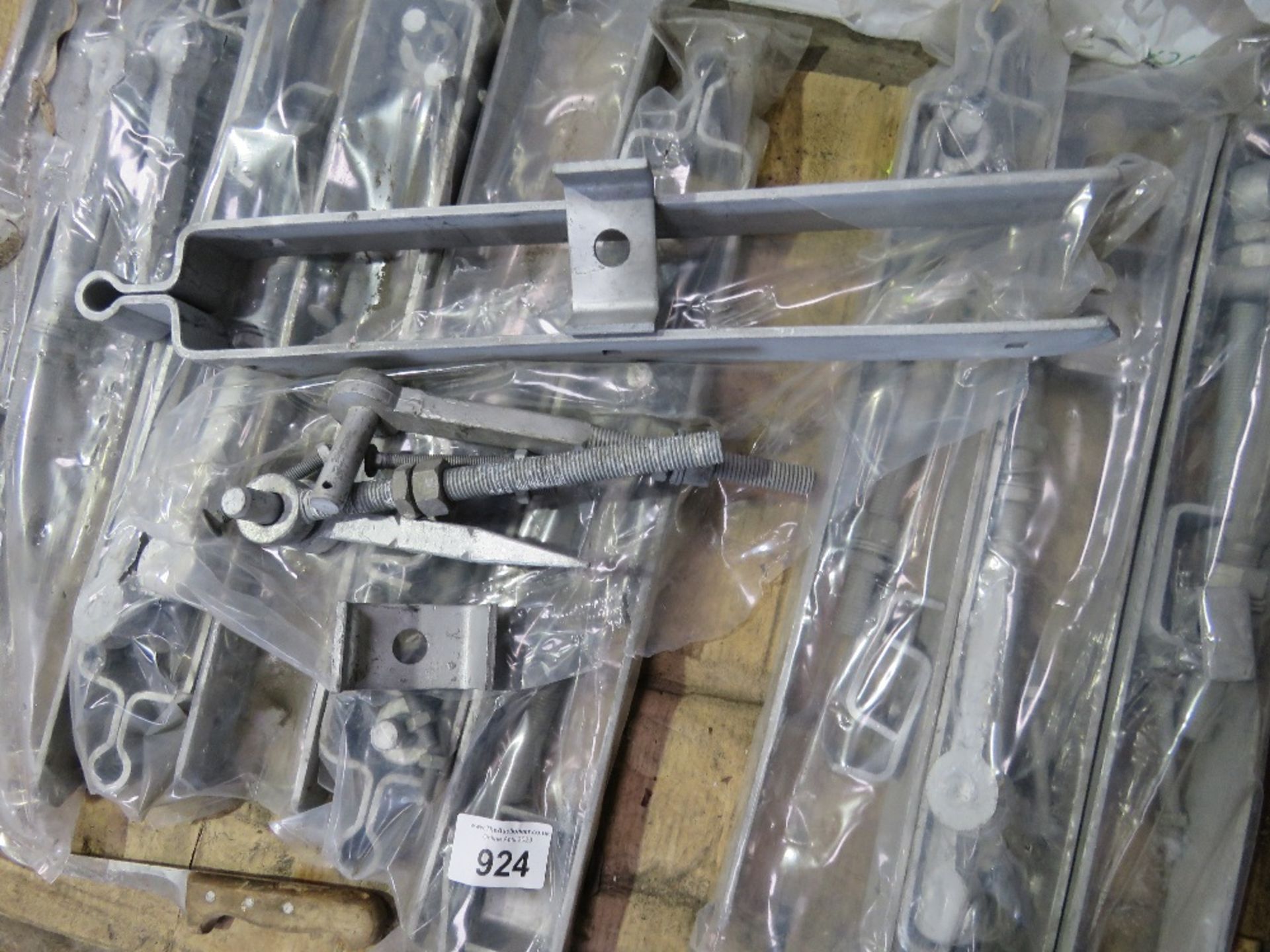 10NO HEAVY DUTY GALVANISED GATE HINGES. - Image 5 of 6
