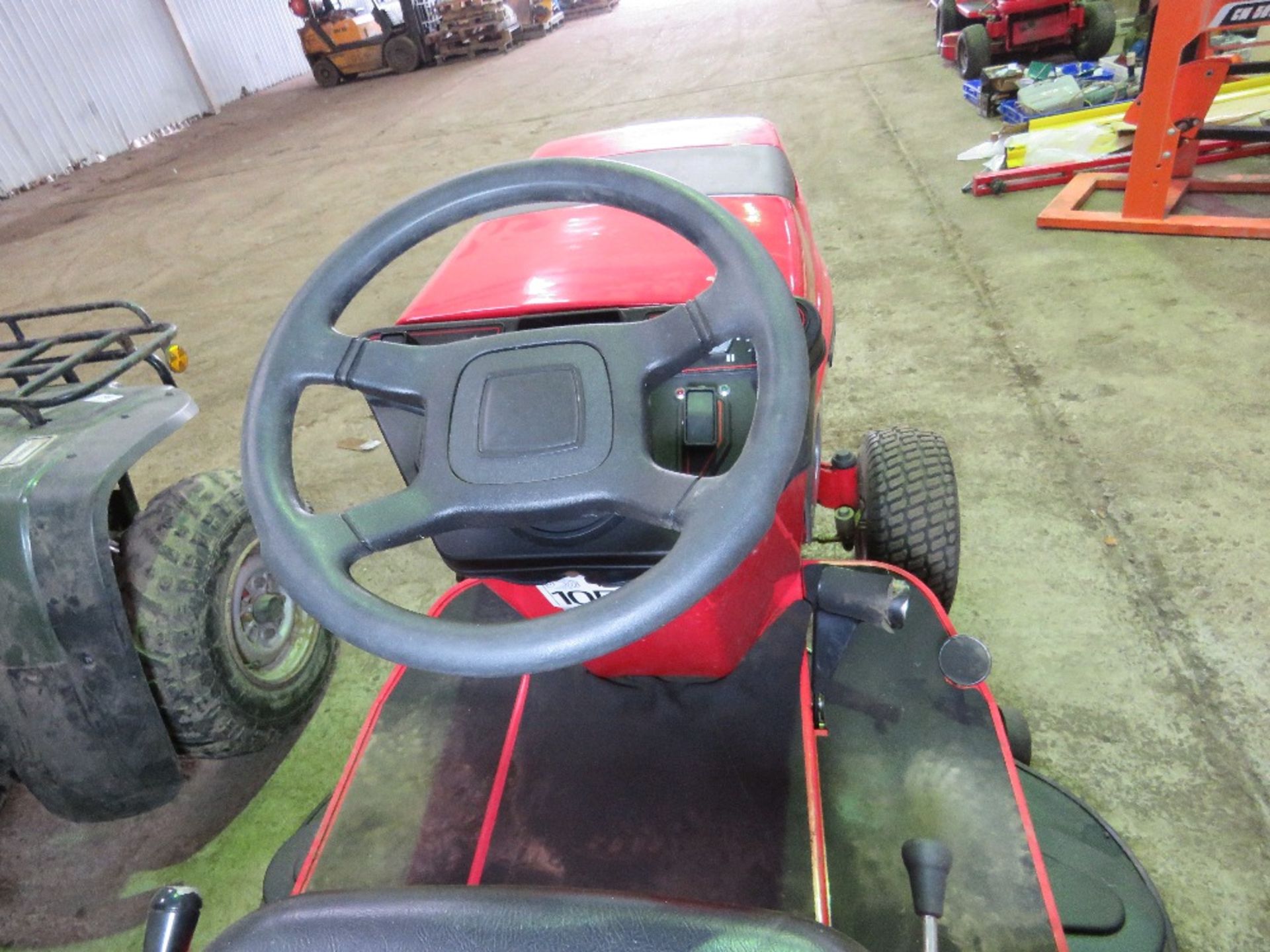 COUNTAX D1850 DIESEL ENGINED RIDE ON MOWER WITH REAR COLLECTOR AND ELECTRIC HEIGHT CONTROL. 292 REC - Image 6 of 10