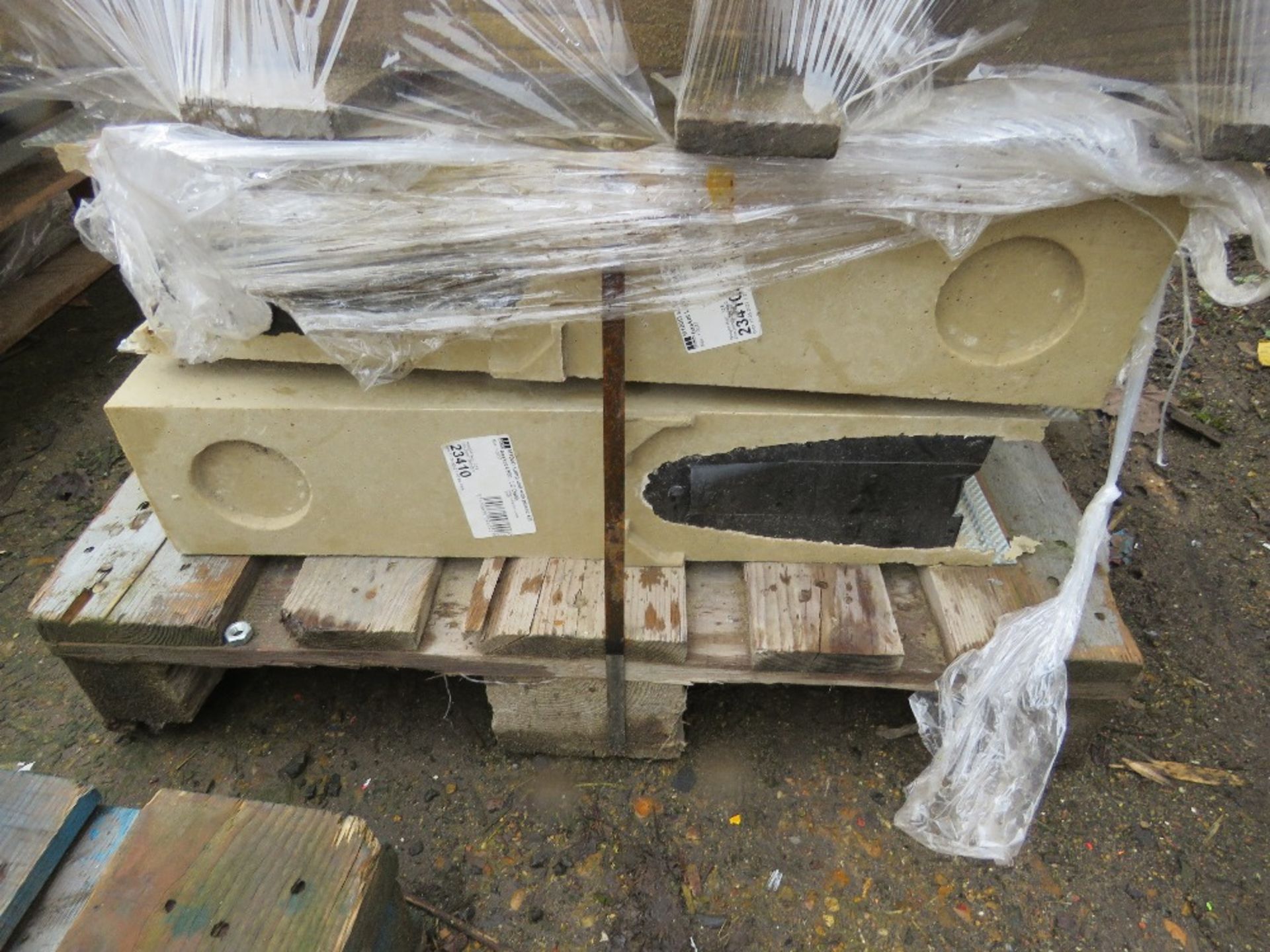 PALLET CONTAINING 4 X ACCO 900MM SUMP UNITS PLUS OTHER GULLEYS ETC - Image 6 of 8