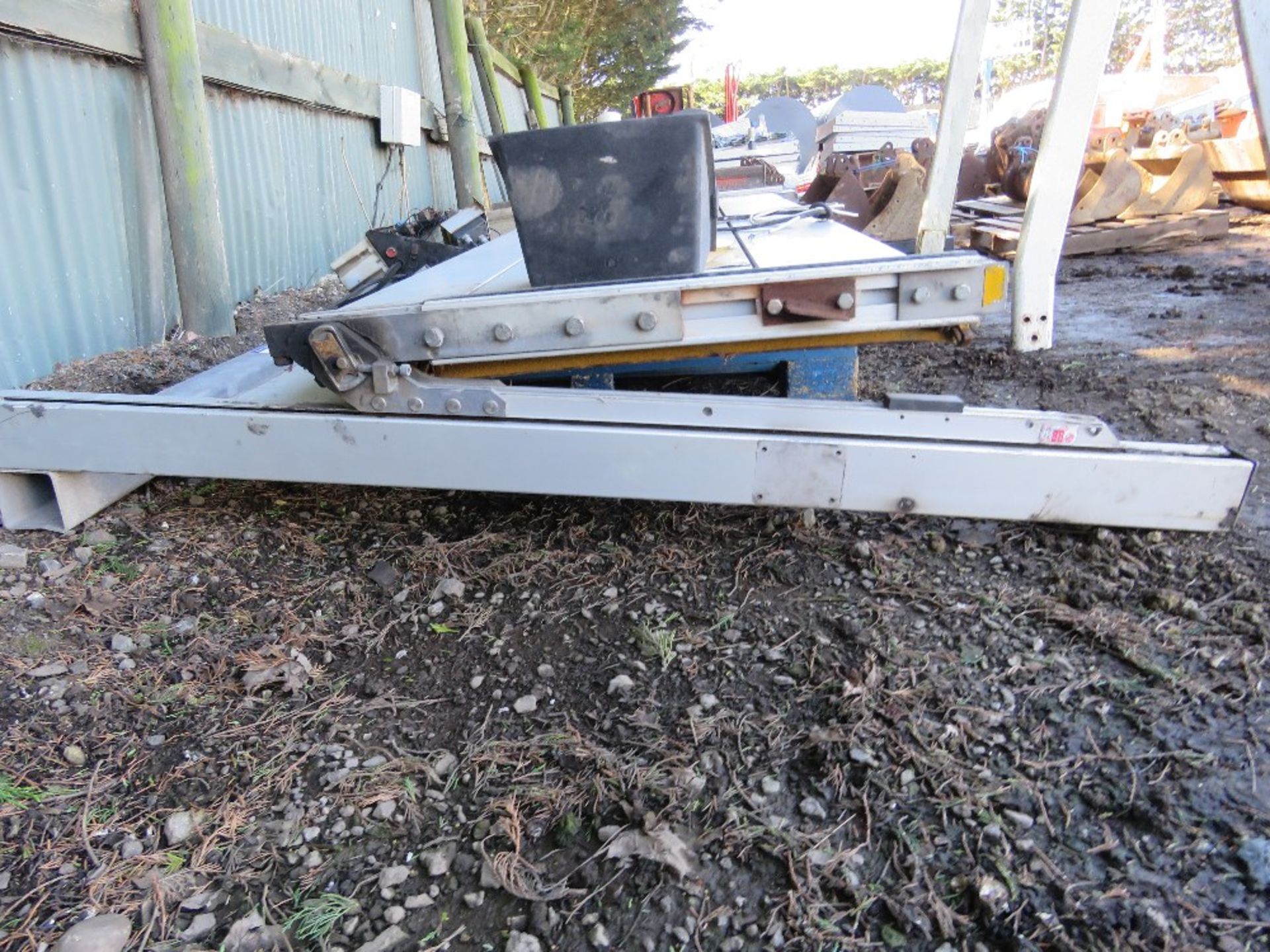 PALFINGER LORRY MOUNTED TAIL LIFT WITH PUMP ASSEMBLY, BELIEVED TO BE FOR 7.5TONNE TRUCK. - Image 6 of 6