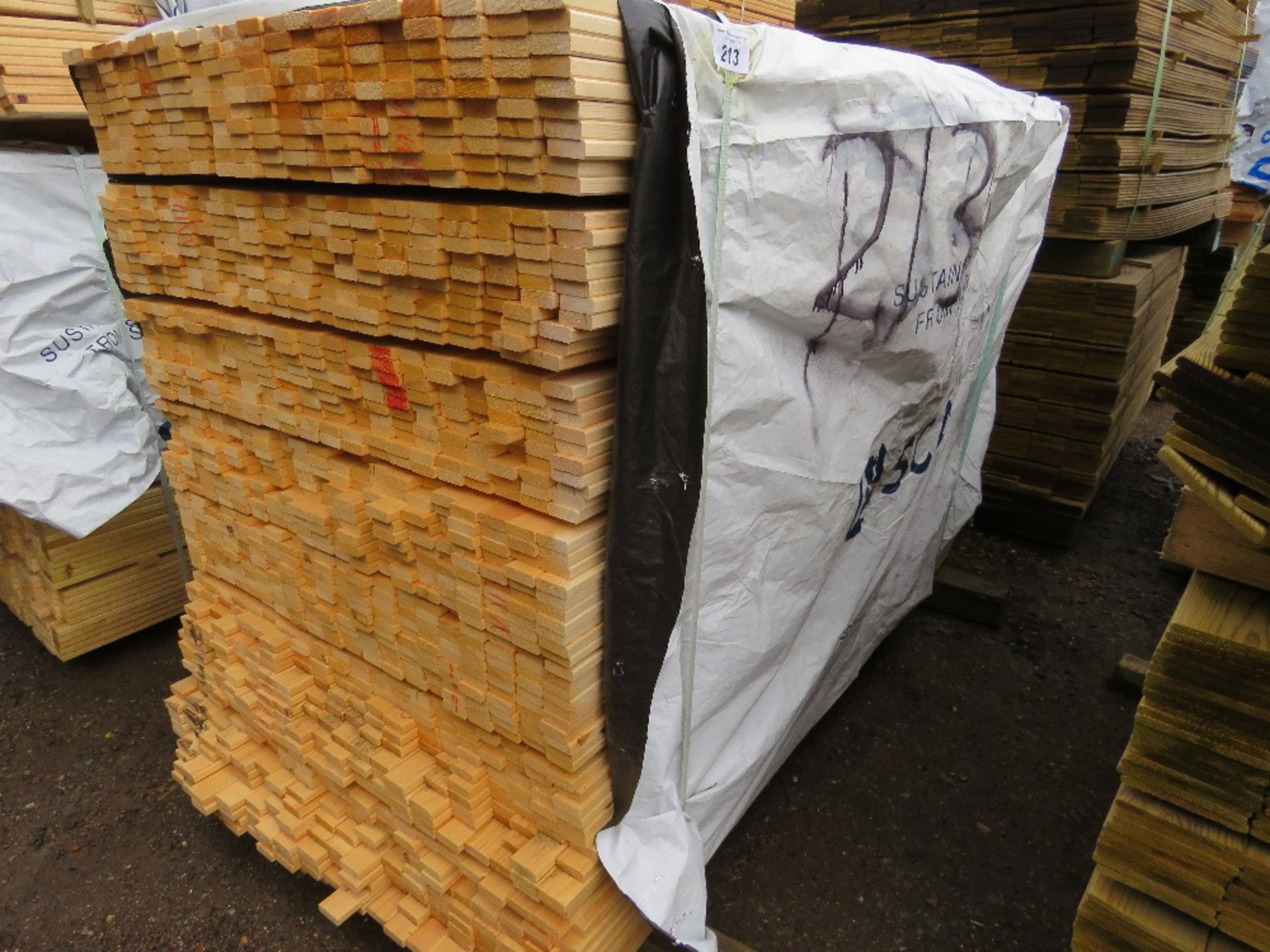 EXTRA LARGE PACK OF UNTREATED VENETIAN PALE TIMBER CLADDING SLATS: 1.73M LENGTH X 45MM X 17MM WIDTH