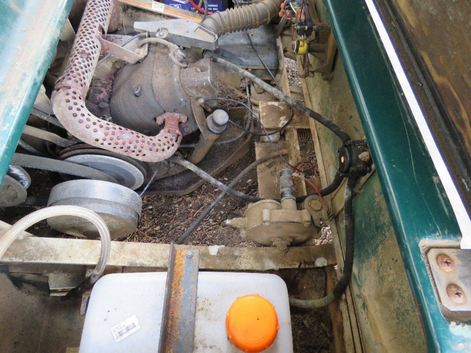 CLUBCAR PETROL ENGINED GOLF CART. BEEN STORED FOR SOME TIME, UNTESTED. - Image 7 of 9