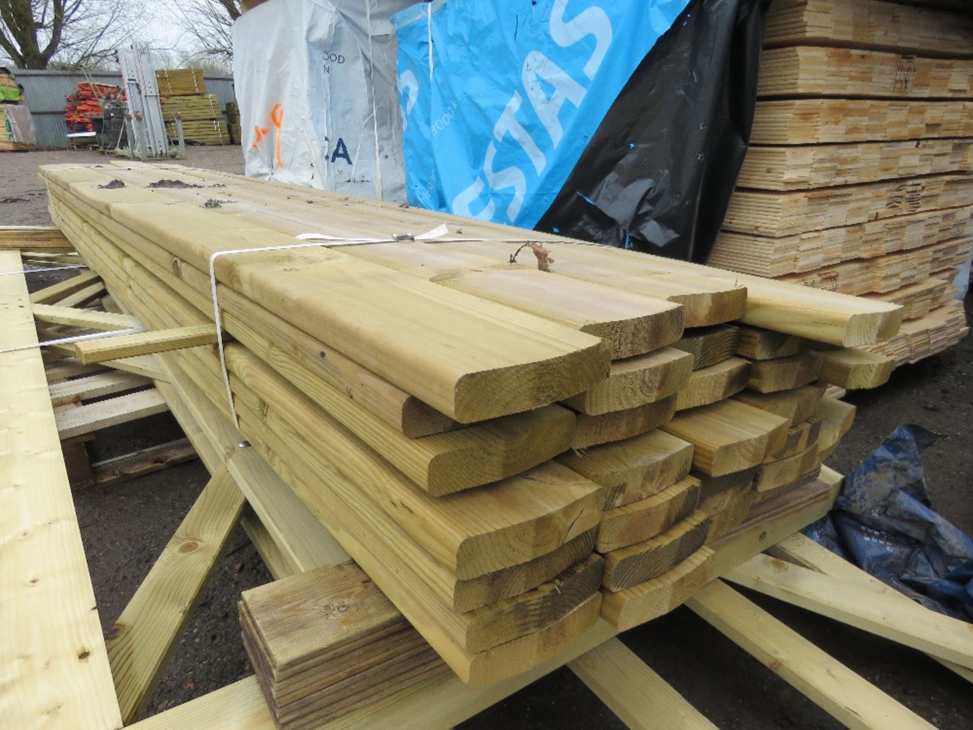 35NO HEAVY DUTY TREATED TIMBER RAILS: 3.2M LENGTH 150MMX35MM APPROX. - Image 2 of 3