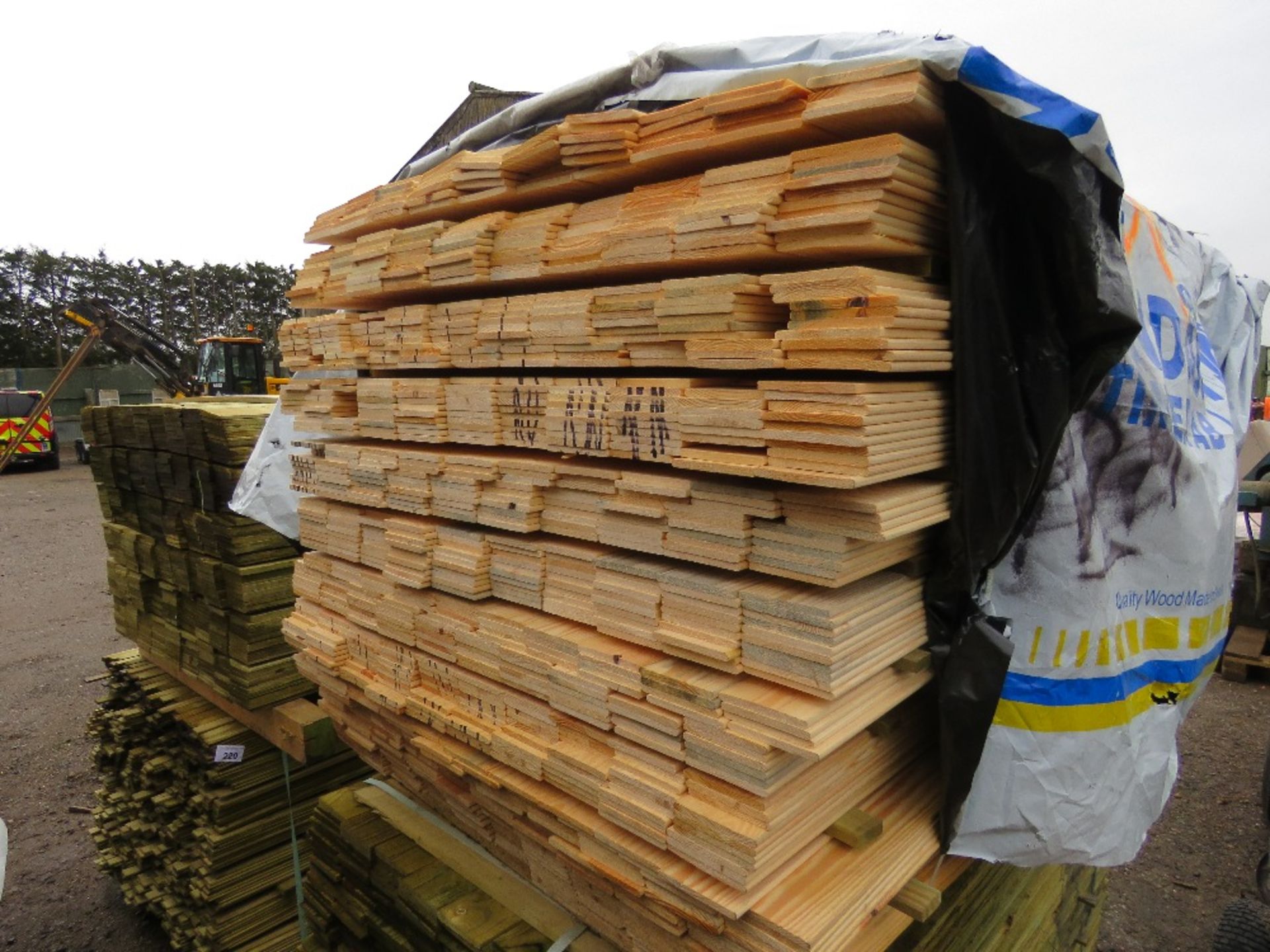 PACK OF UNTREATED HIT AND MISS TYPE TIMBER CLADDING BOARDS: 1.44M LENGTH X 100MM WIDTH APPROX. - Image 2 of 3