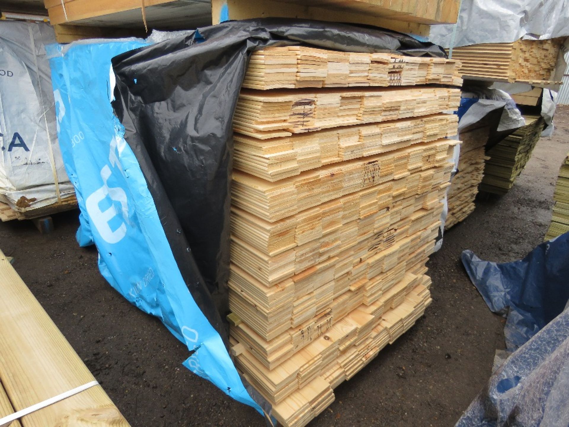 EXTRA LARGE PACK OF UNTREATED HIT AND MISS TIMBER FENCE CLADDING BOARDS: 100MM WIDTH @ 1.73M LENGTH