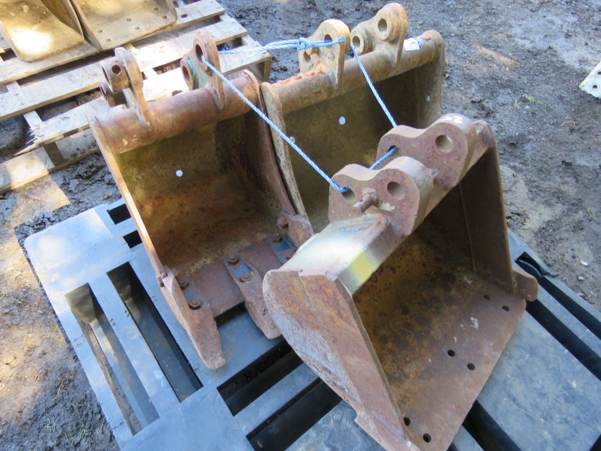 3NO EXCAVATOR BUCKETS: 18", 18", 12" ON 25MM PINS APPROX. - Image 2 of 2