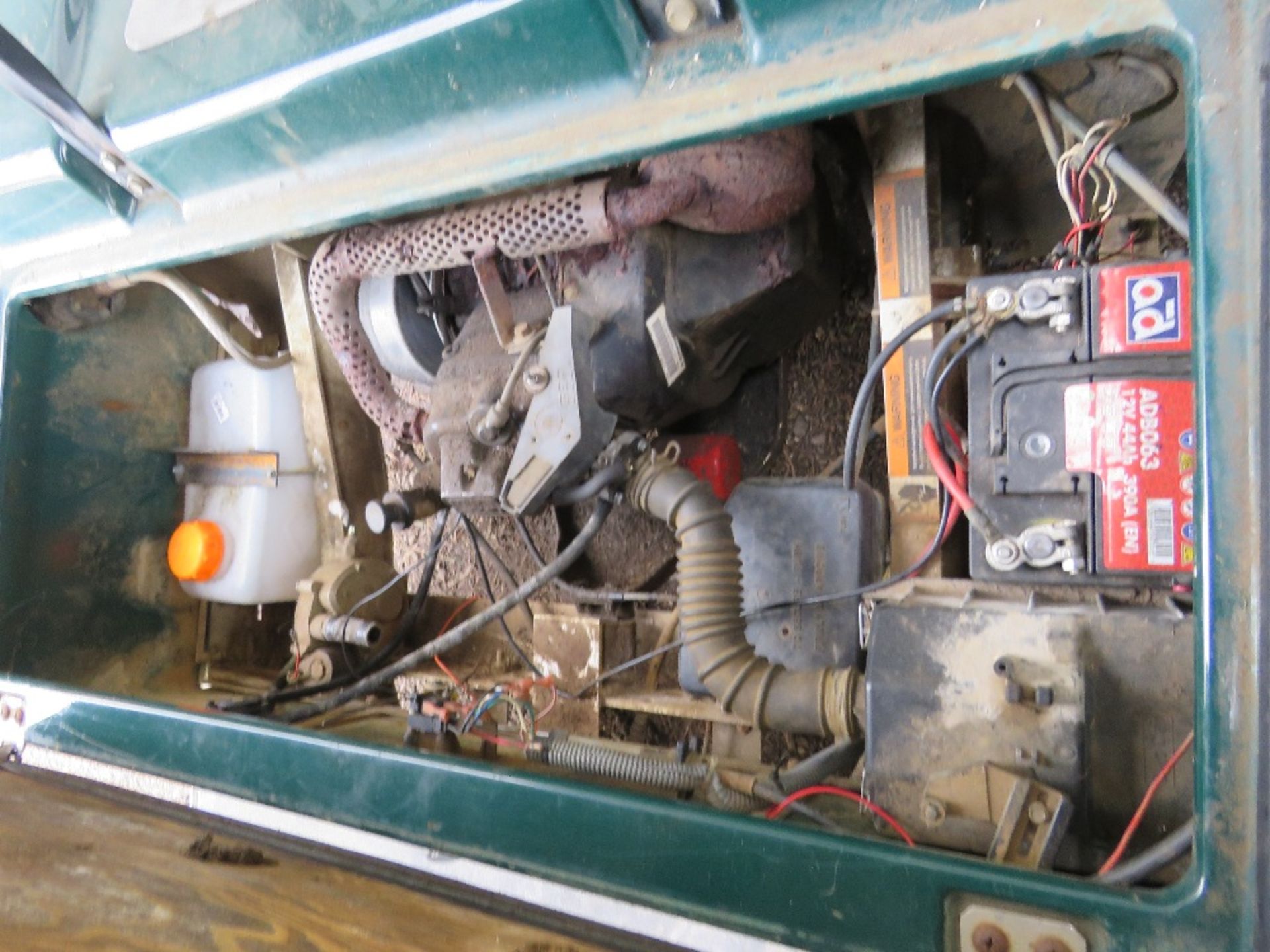 CLUBCAR PETROL ENGINED GOLF CART. BEEN STORED FOR SOME TIME, UNTESTED. - Image 9 of 9