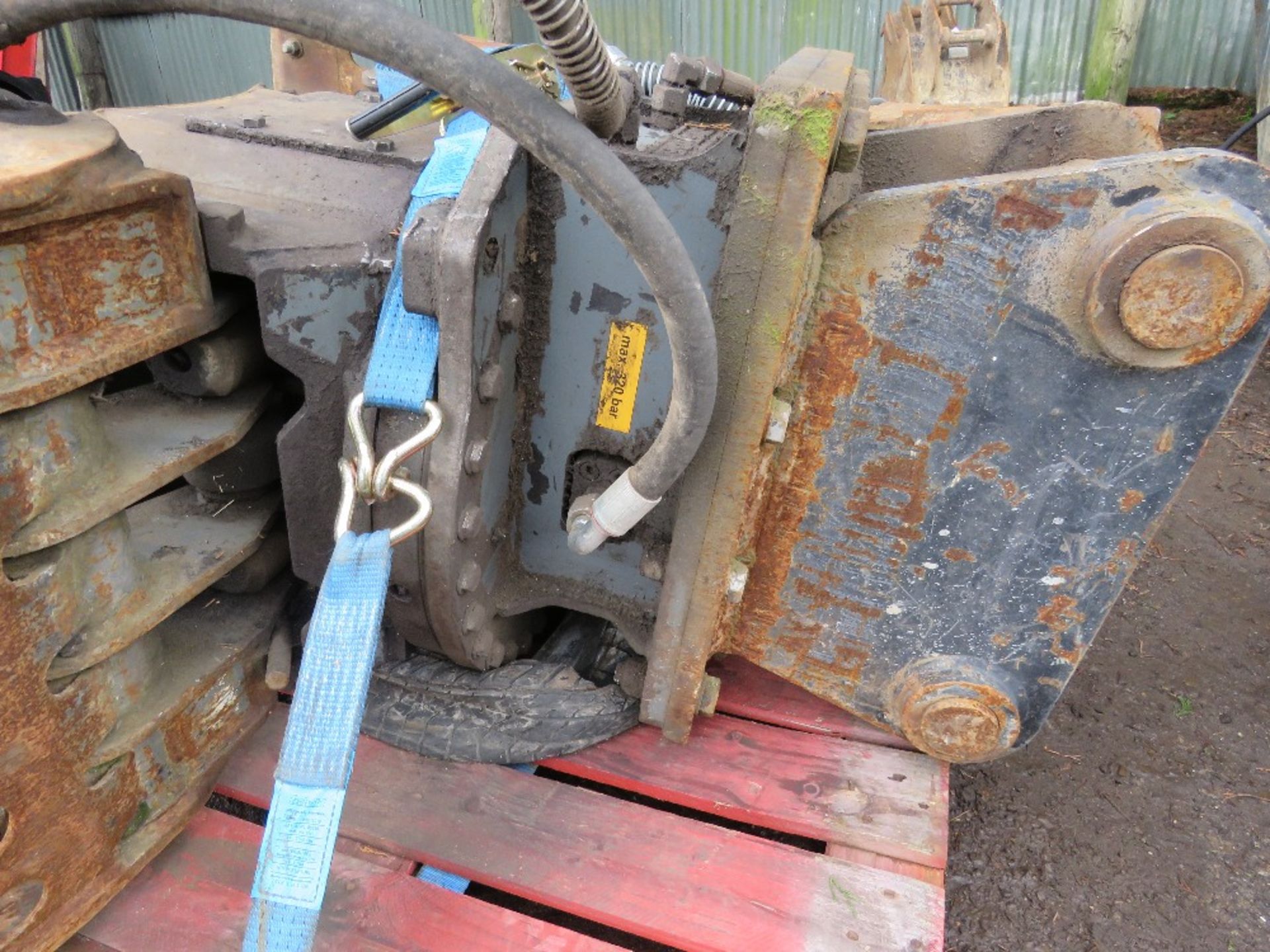 KINSHOFER EXCAVATOR MOUNTED SELECTOR GRAB, 65MM PINS ON HEADSTOCK. - Image 3 of 11