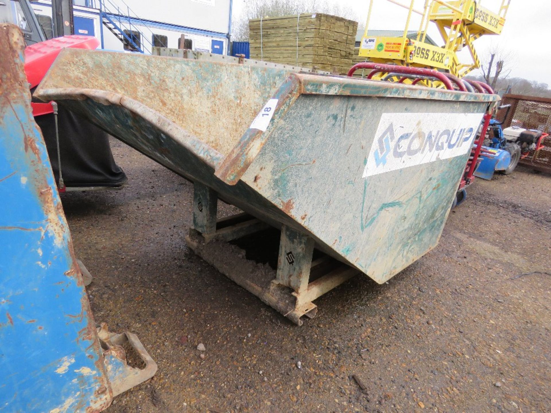 CONQUIP TYPE TIPPING SKIP FOR TELEHANDLER.